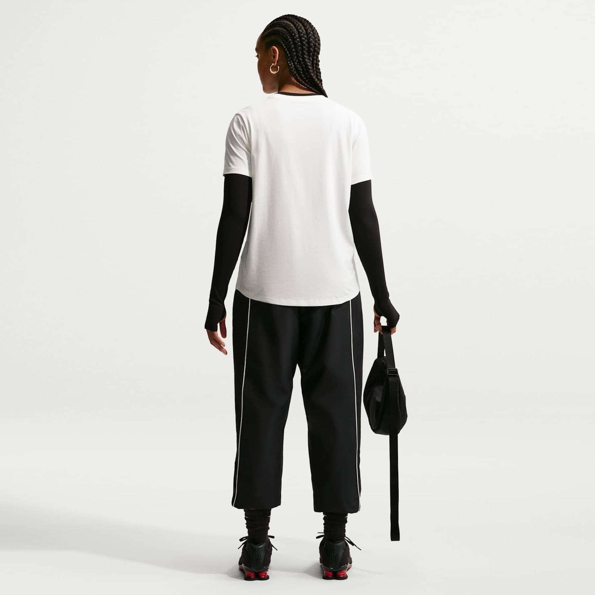 Camiseta Nike Sportswear Essentials Feminina - Foto 5