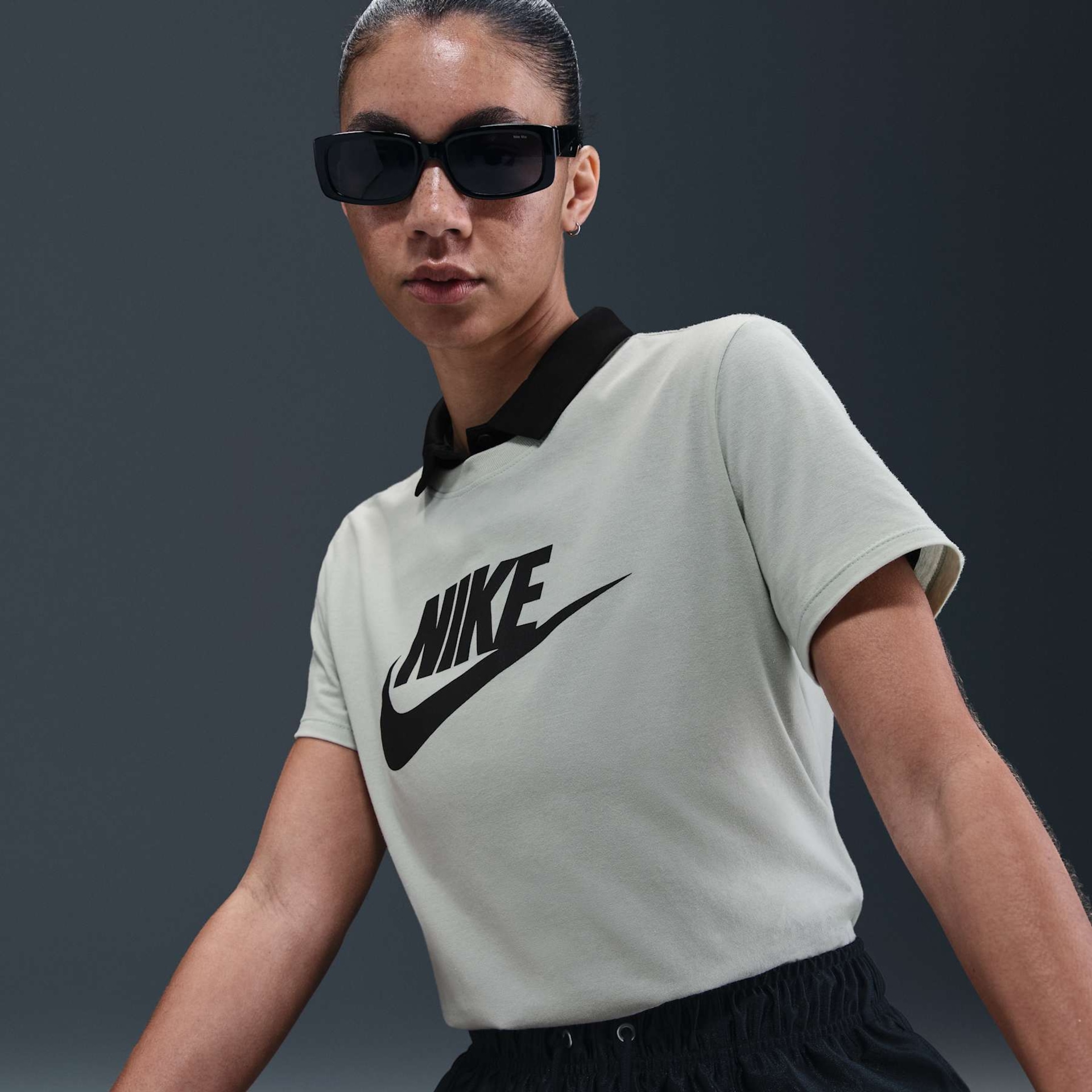 Camiseta Nike Sportswear Essentials Feminina - Foto 3
