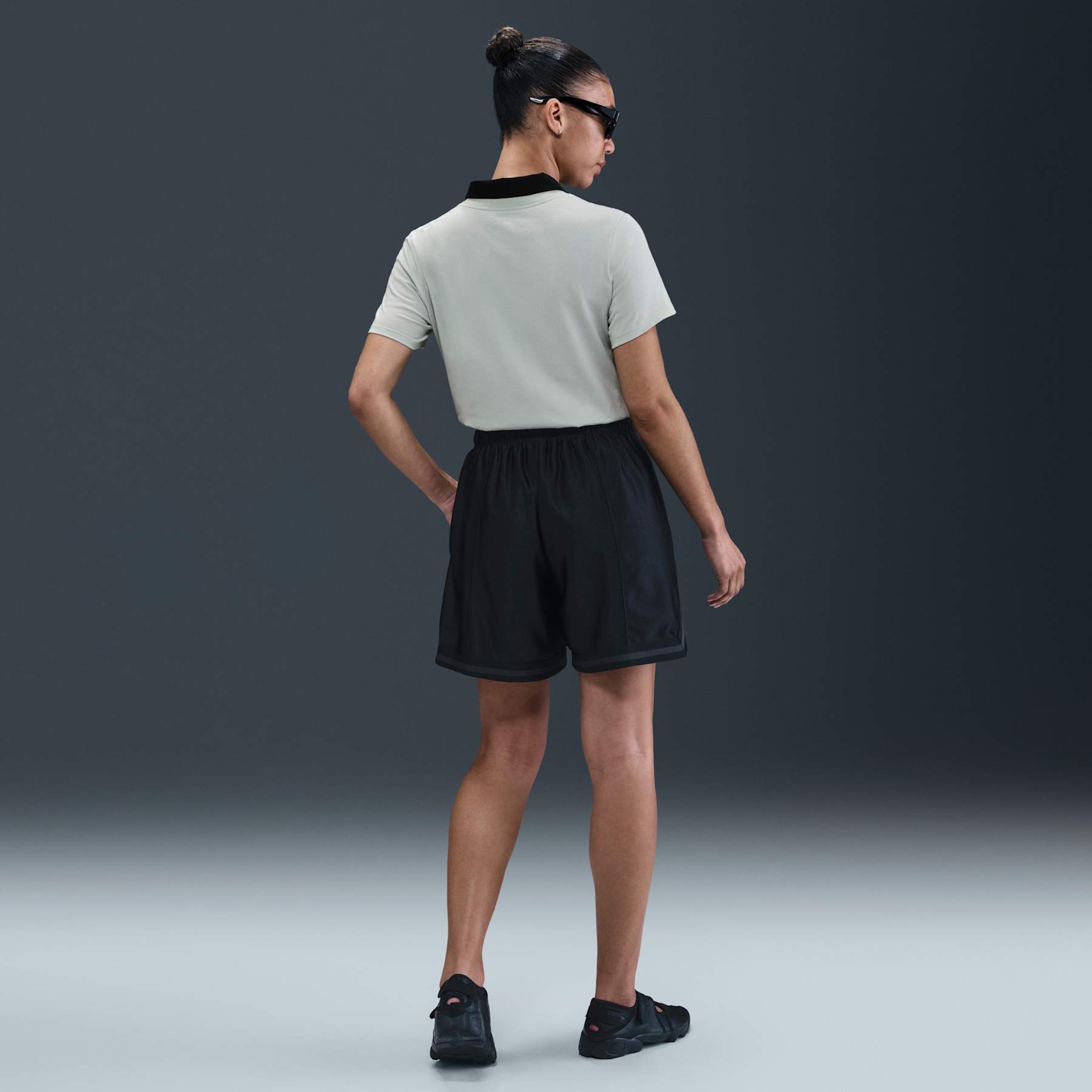 Camiseta Nike Sportswear Essentials Feminina - Foto 5