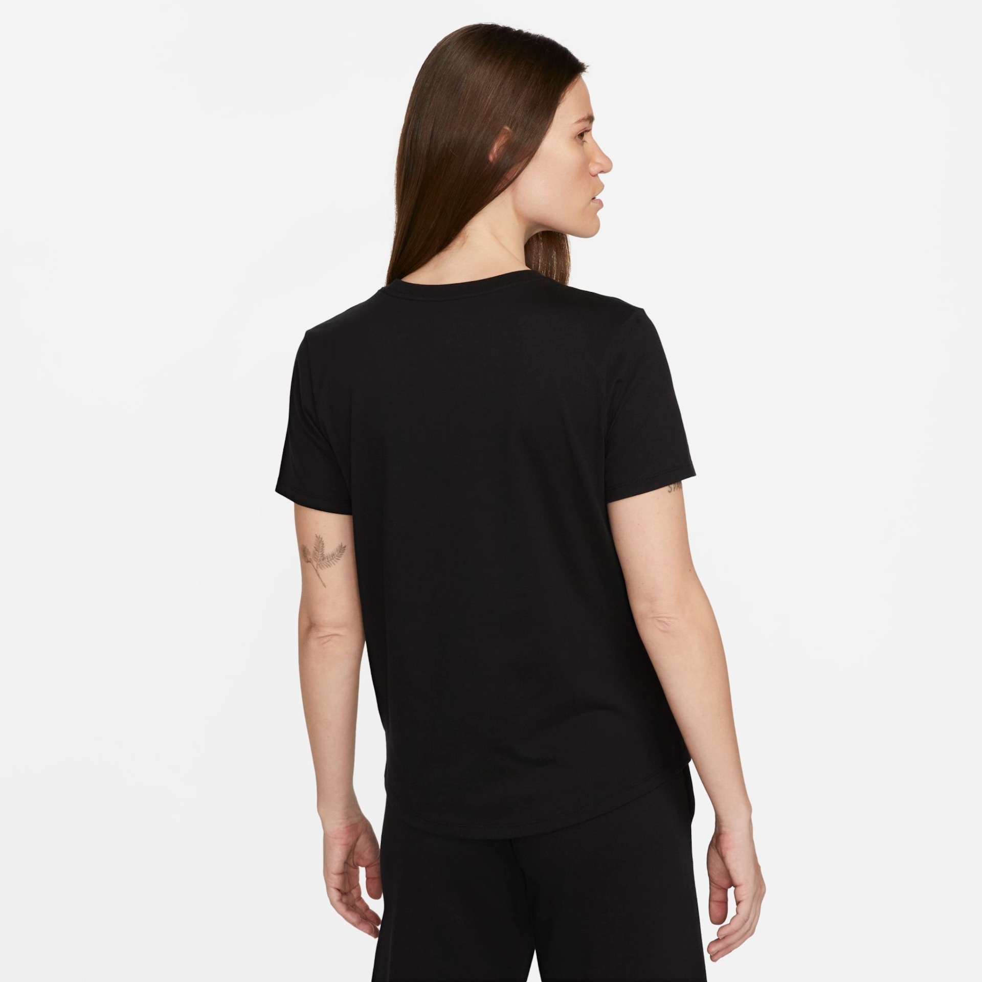 Camiseta Nike Sportswear Essentials Feminina - Foto 2