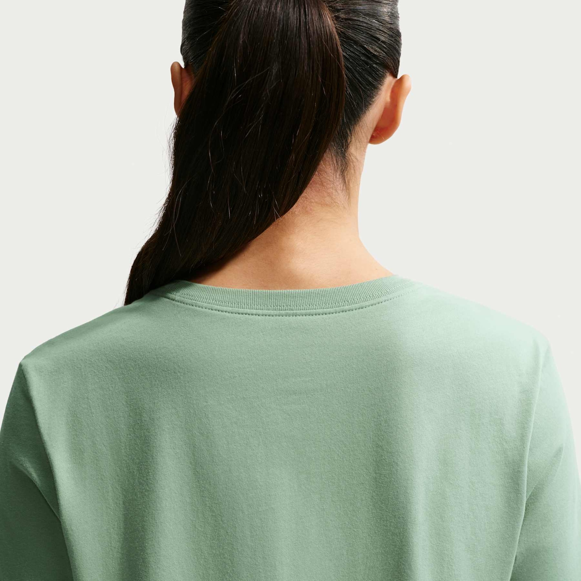 Camiseta Nike Sportswear Essentials Feminina - Foto 2