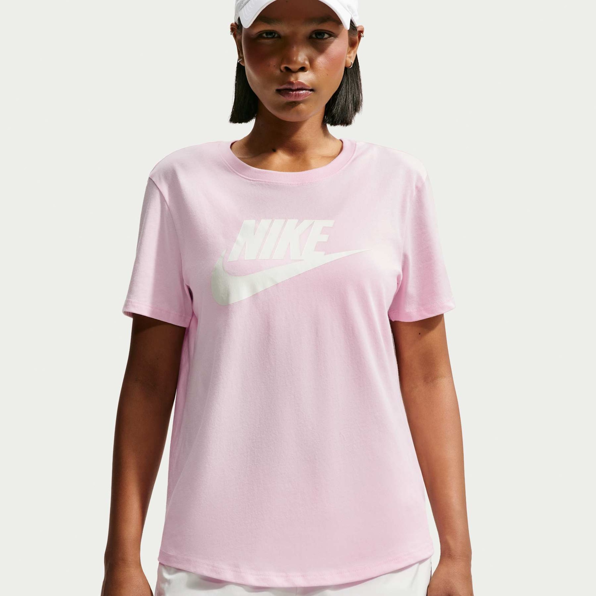 Camiseta Nike Sportswear Essentials Feminina - Foto 1
