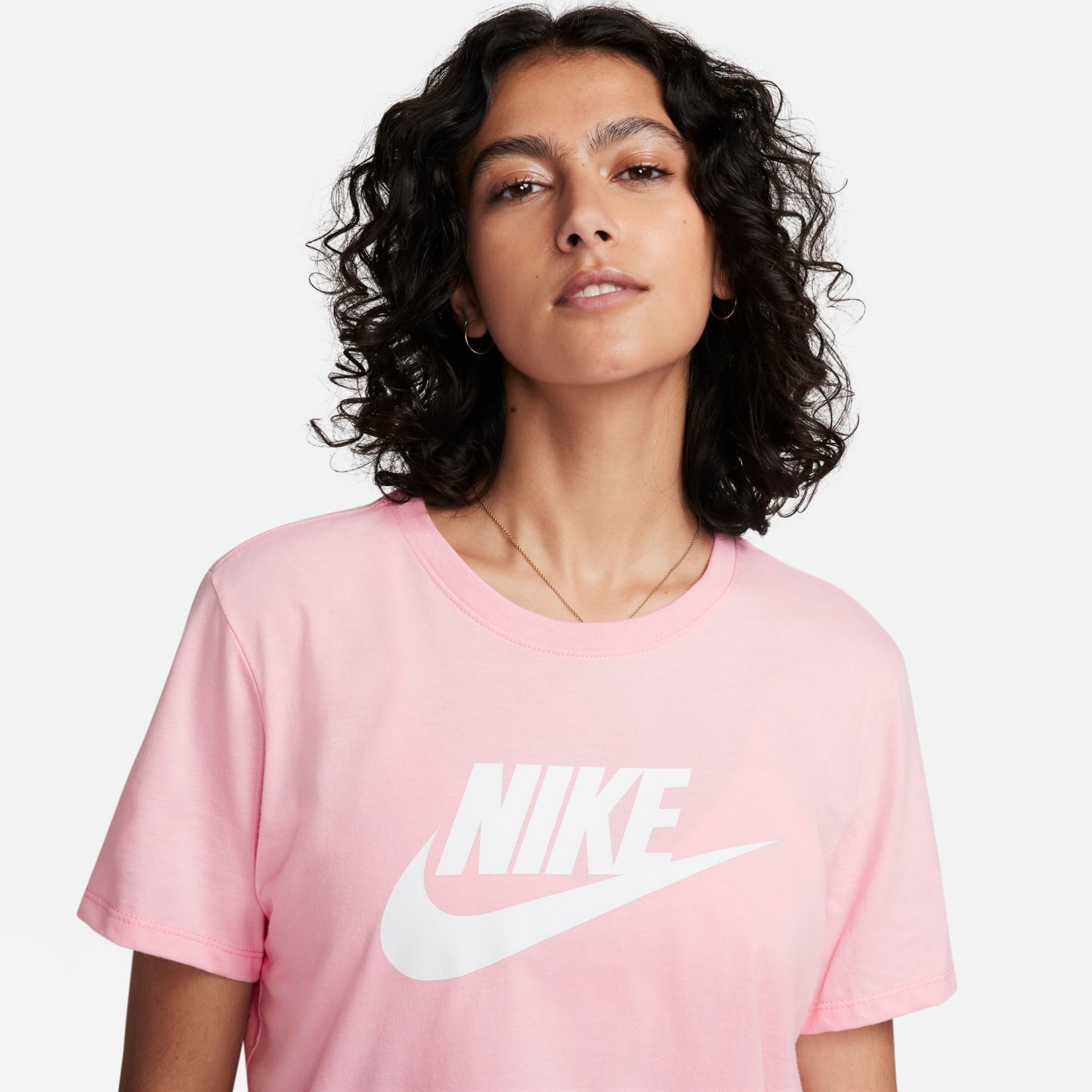 Camiseta Nike Sportswear Essentials Feminina - Foto 3