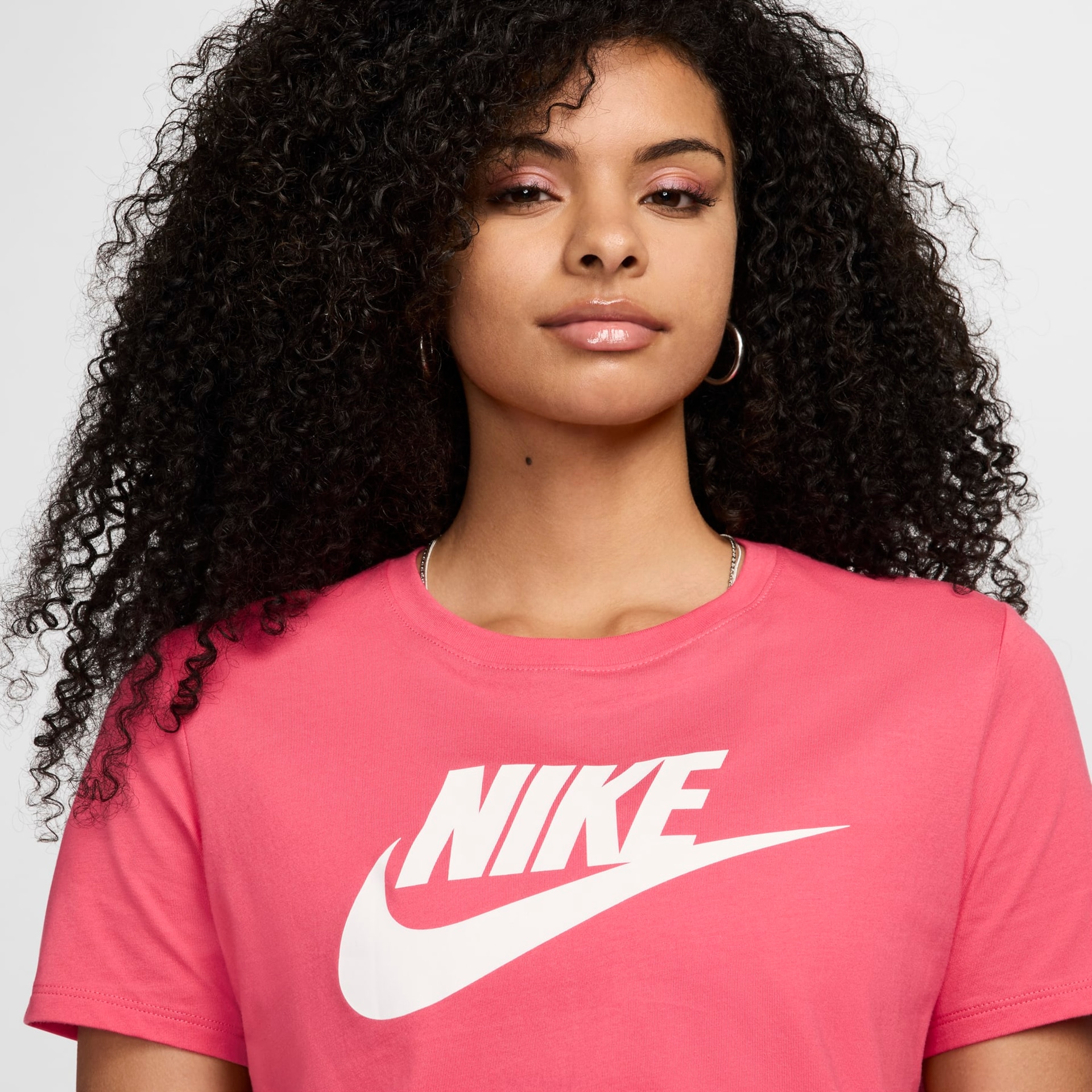 Camiseta Nike Sportswear Essentials Feminina - Foto 2