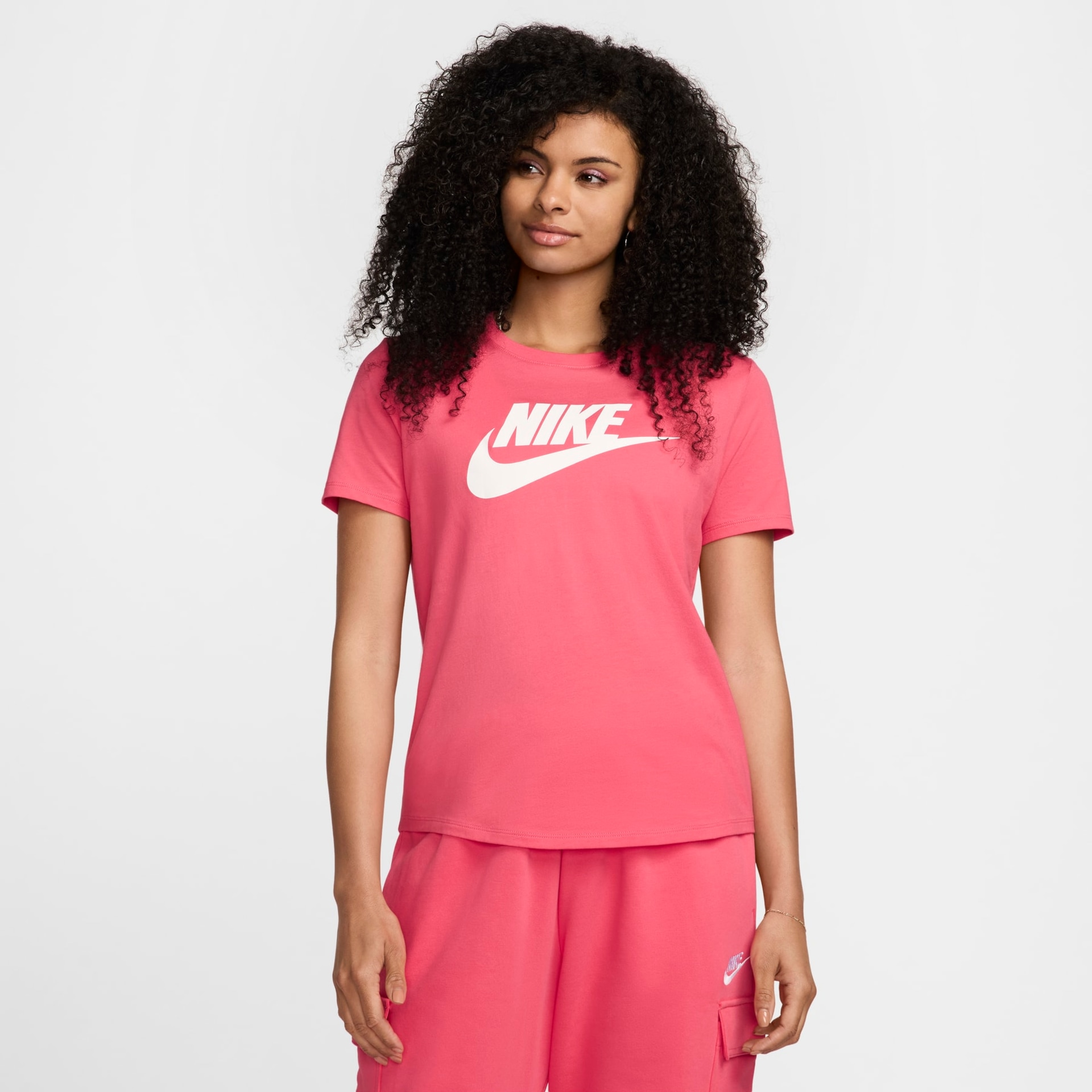 Camiseta Nike Sportswear Essentials Feminina - Foto 1