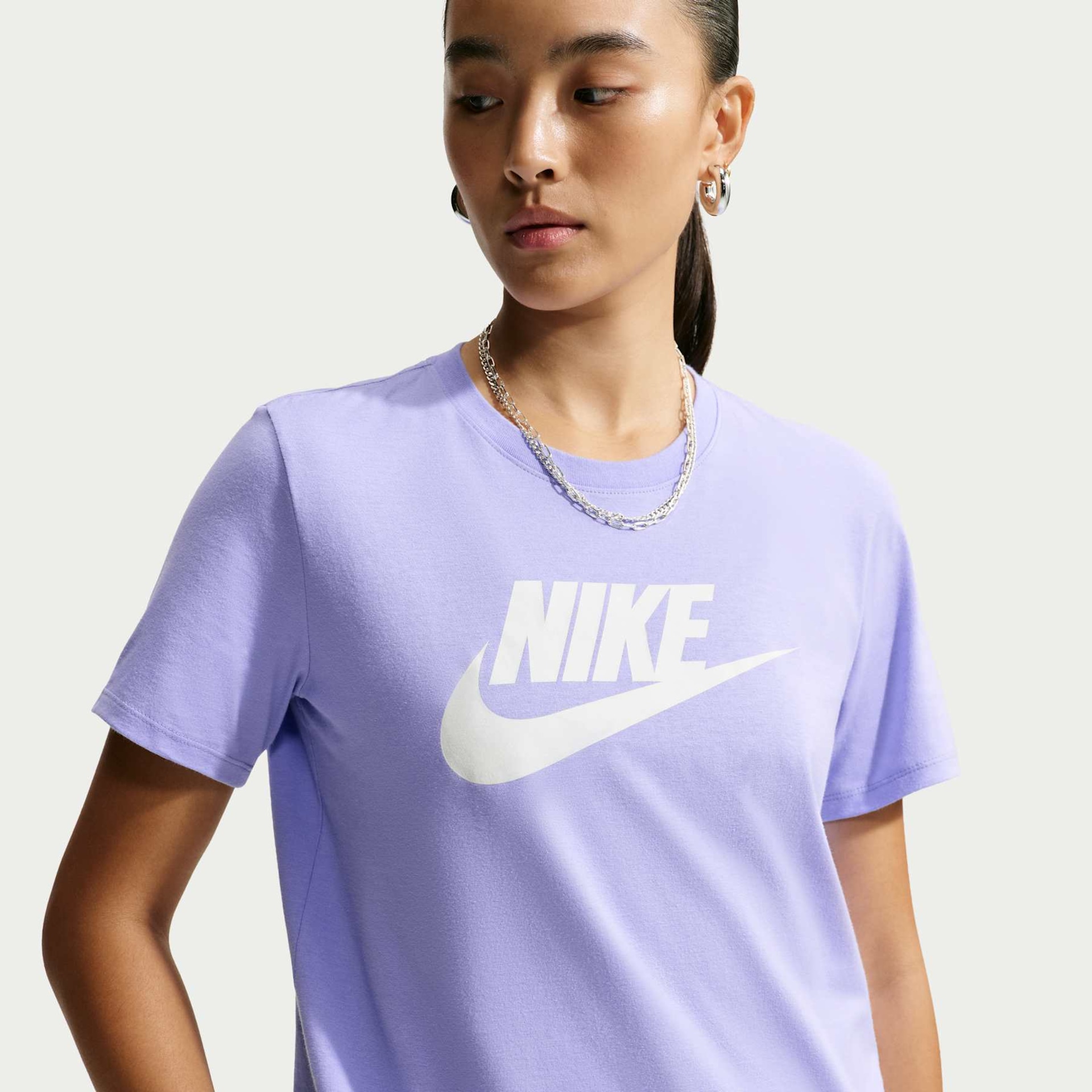 Imagem principal de Camiseta Nike Sportswear Essentials Feminina