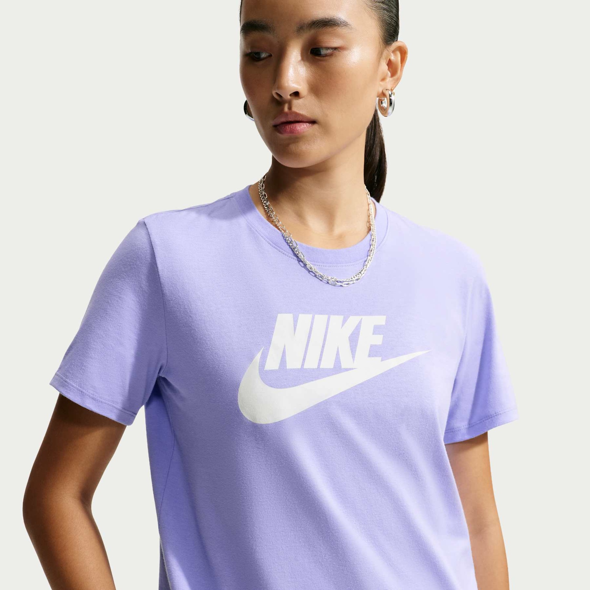 Camiseta Nike Sportswear Essentials Feminina - Foto 1