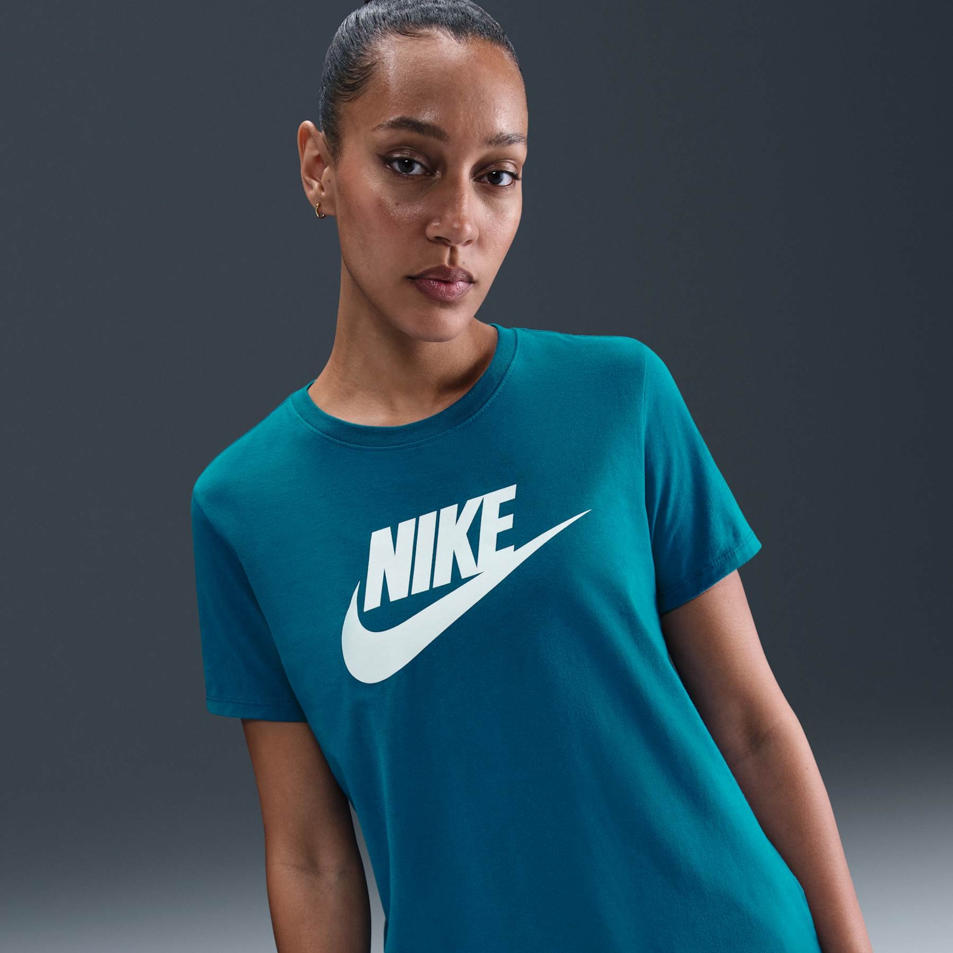 Imagem principal de Camiseta Nike Sportswear Essentials Feminina