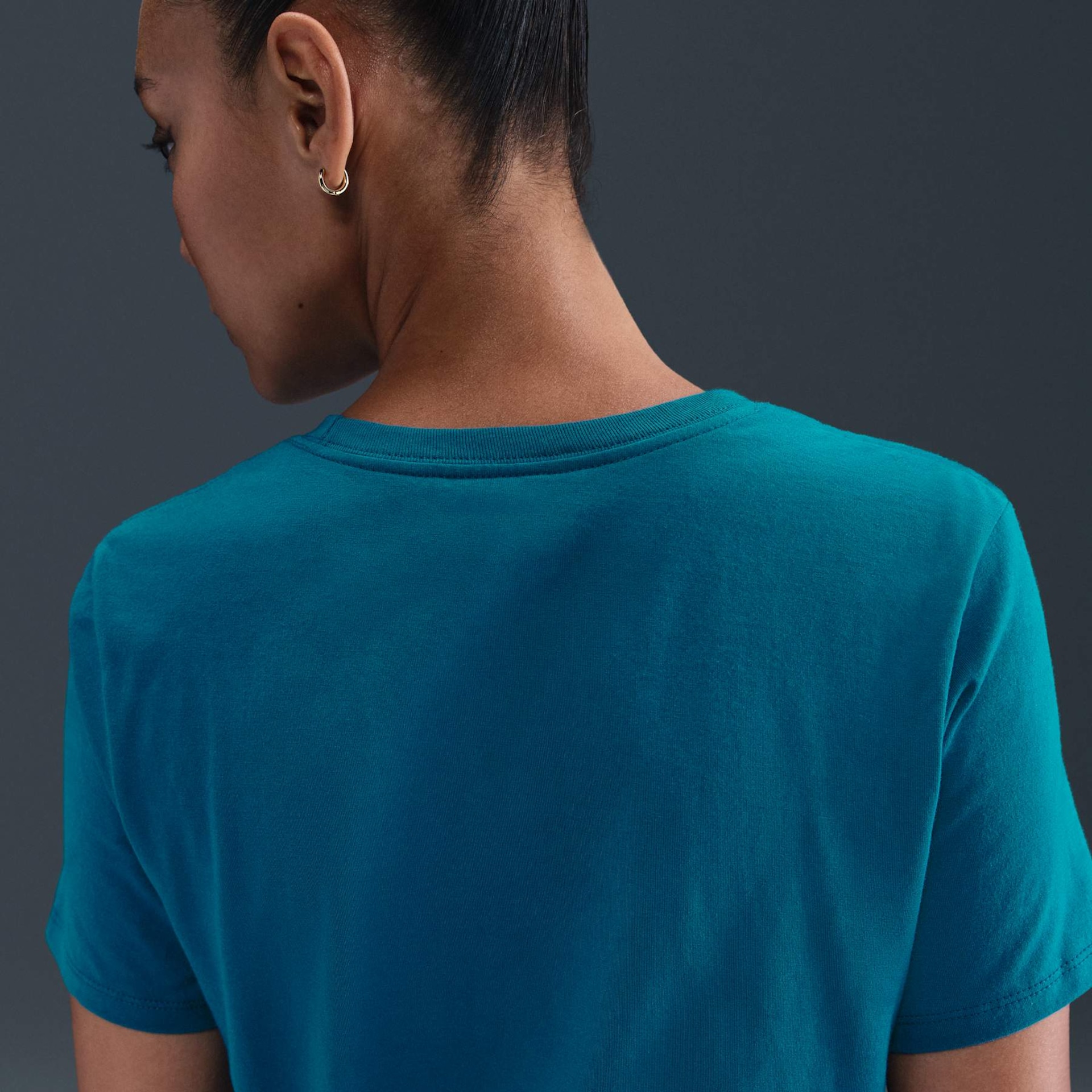 Camiseta Nike Sportswear Essentials Feminina - Foto 2