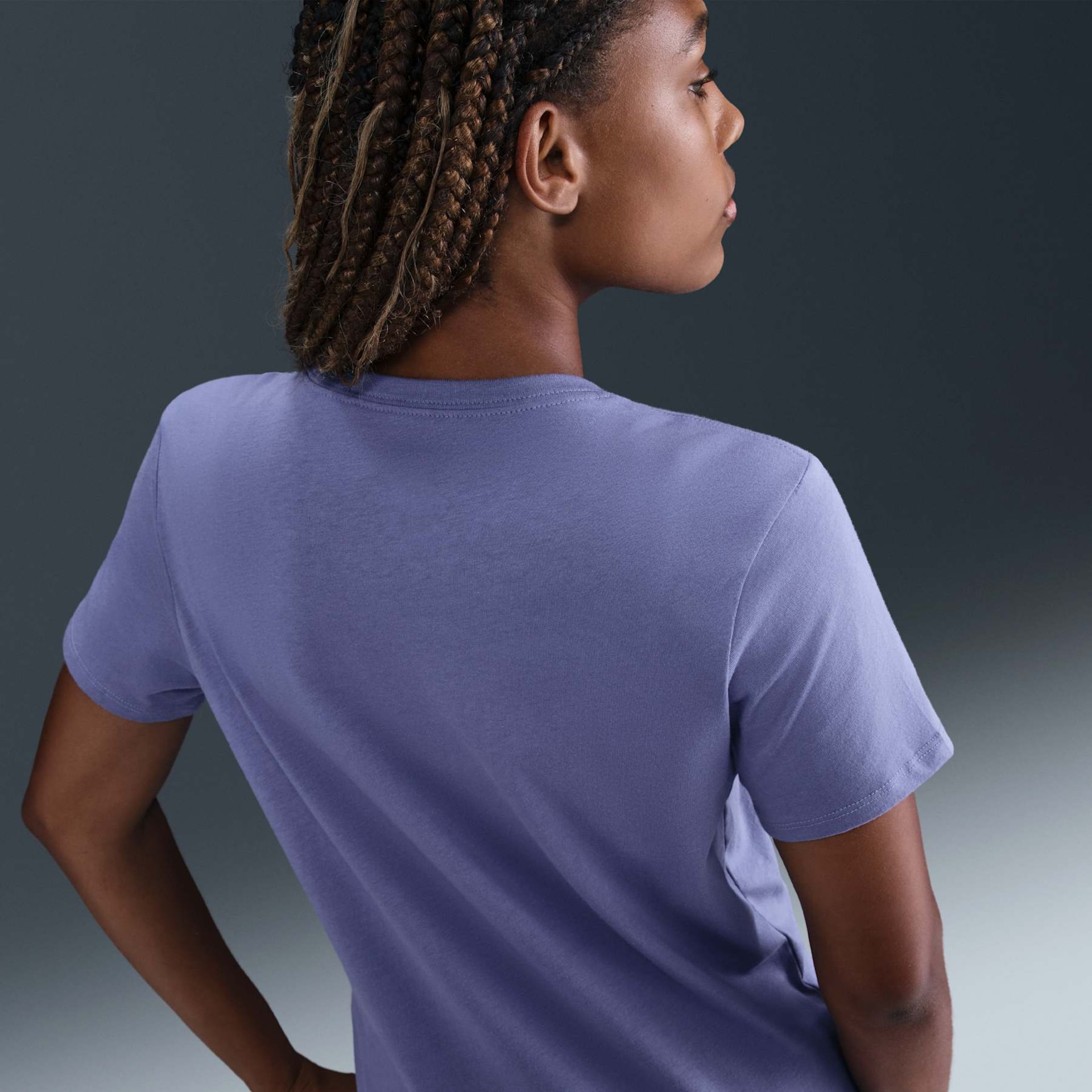 Camiseta Nike Sportswear Club Essentials Feminina - Foto 2