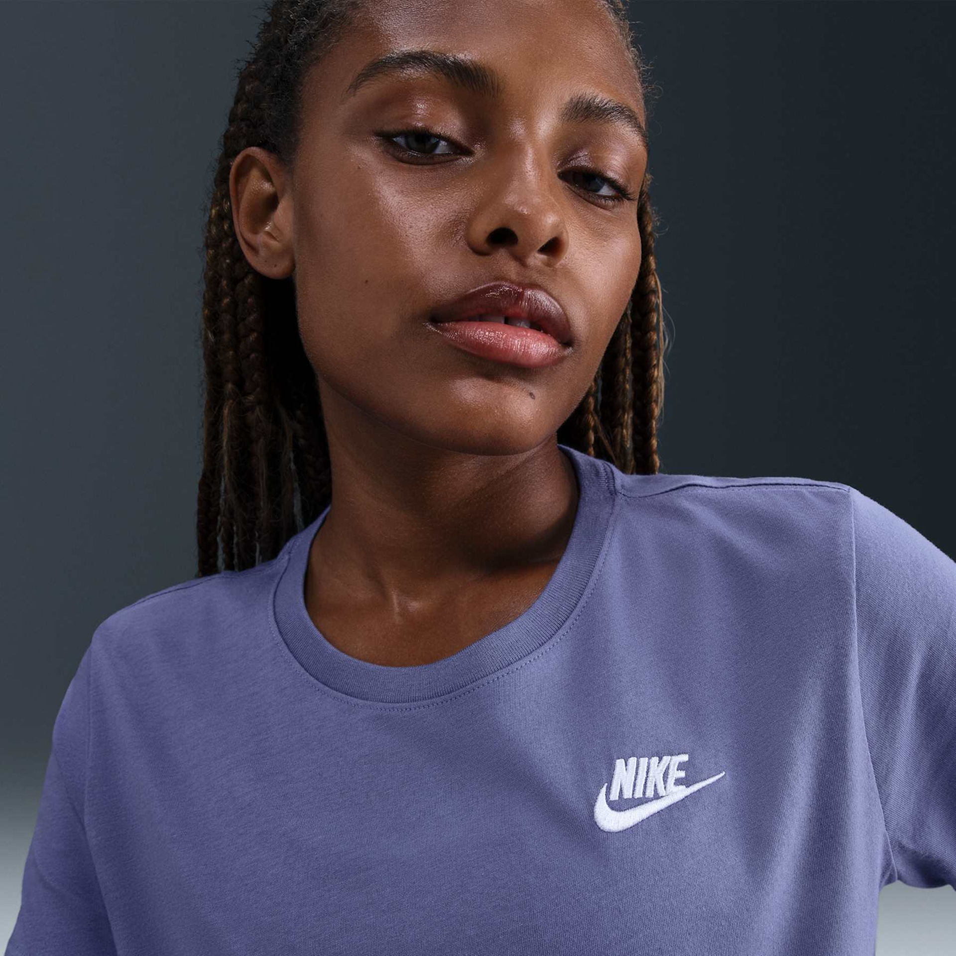 Camiseta Nike Sportswear Club Essentials Feminina - Foto 3