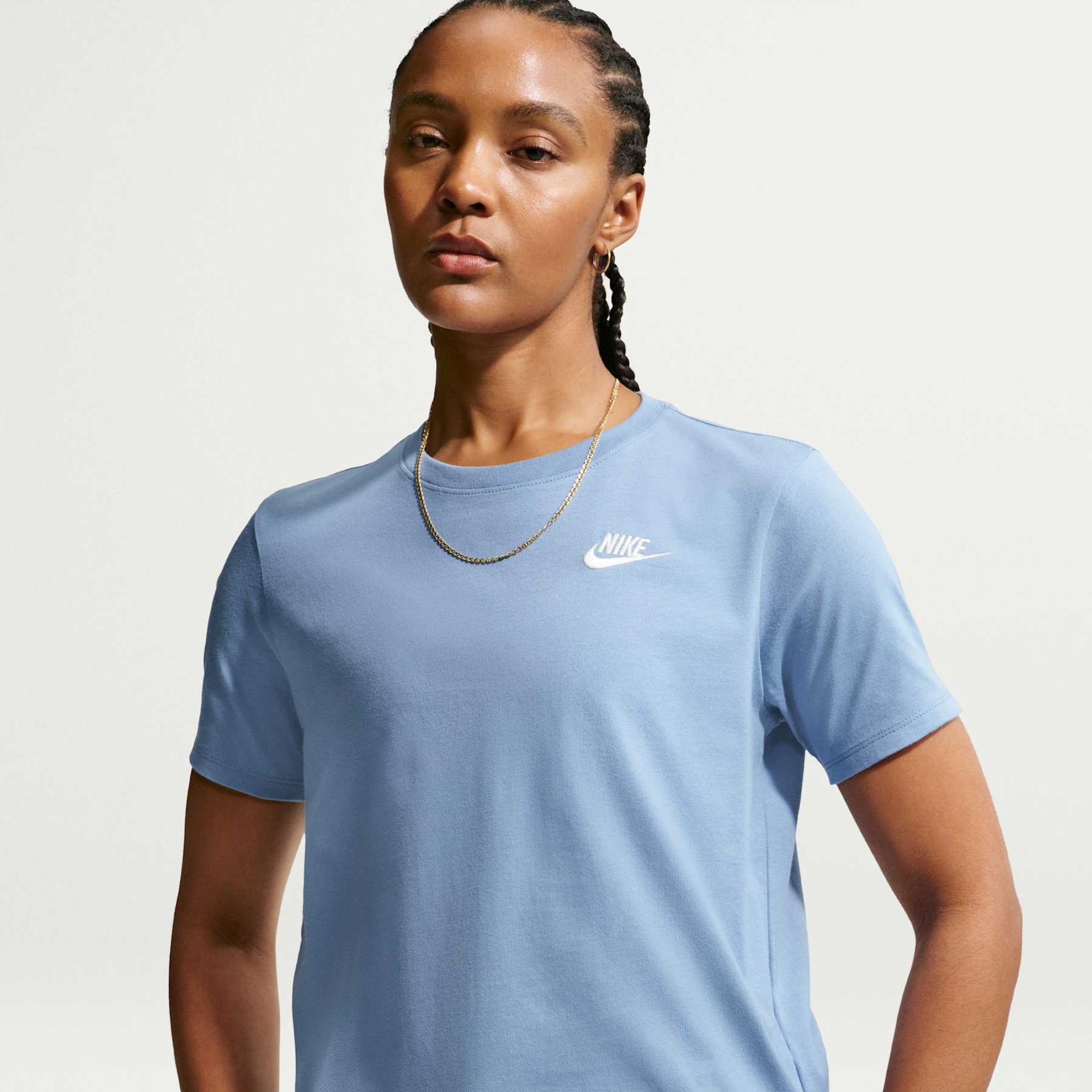 Camiseta Nike Sportswear Club Essentials Feminina - Foto 1