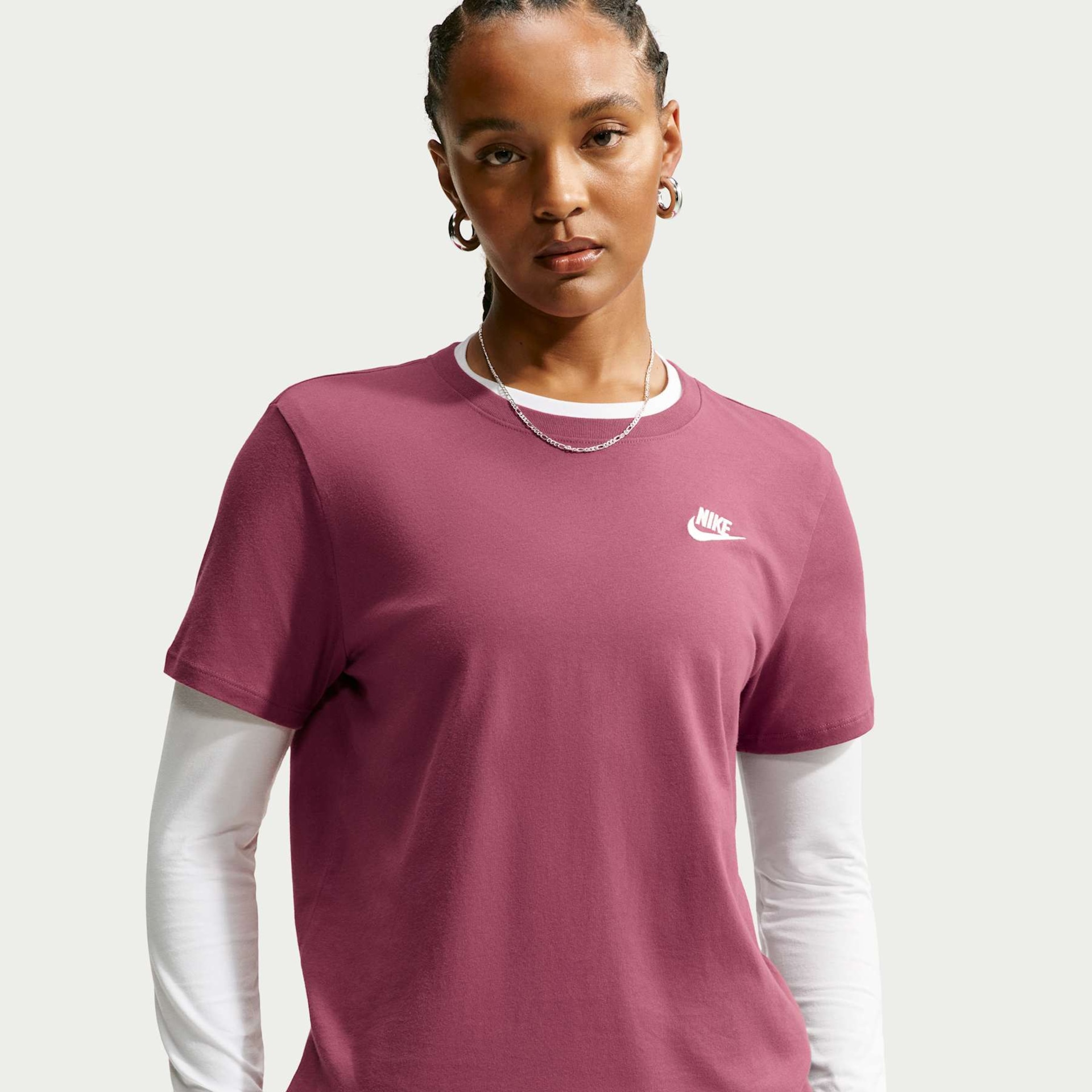 Camiseta Nike Sportswear Club Essentials Feminina - Foto 1