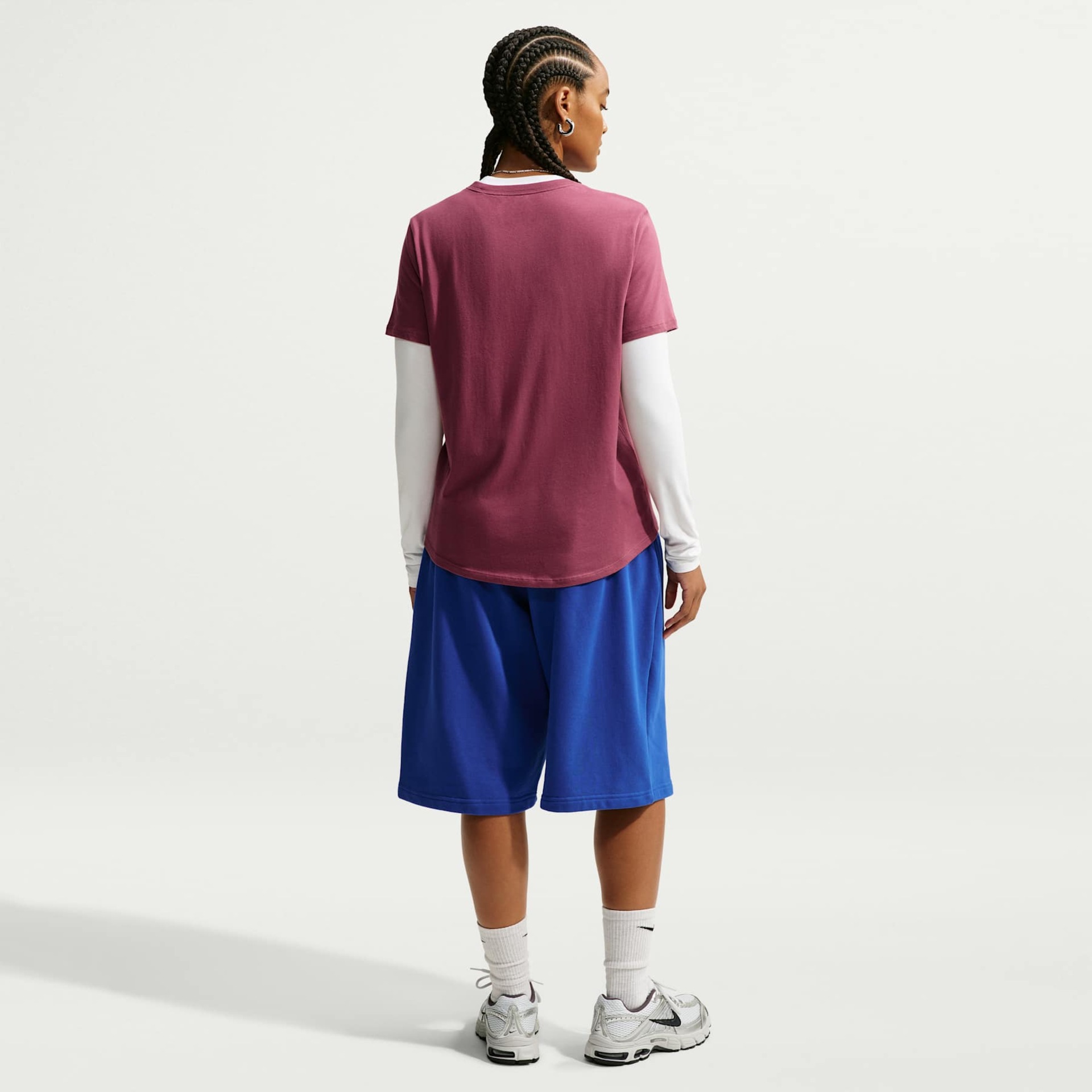 Camiseta Nike Sportswear Club Essentials Feminina - Foto 5