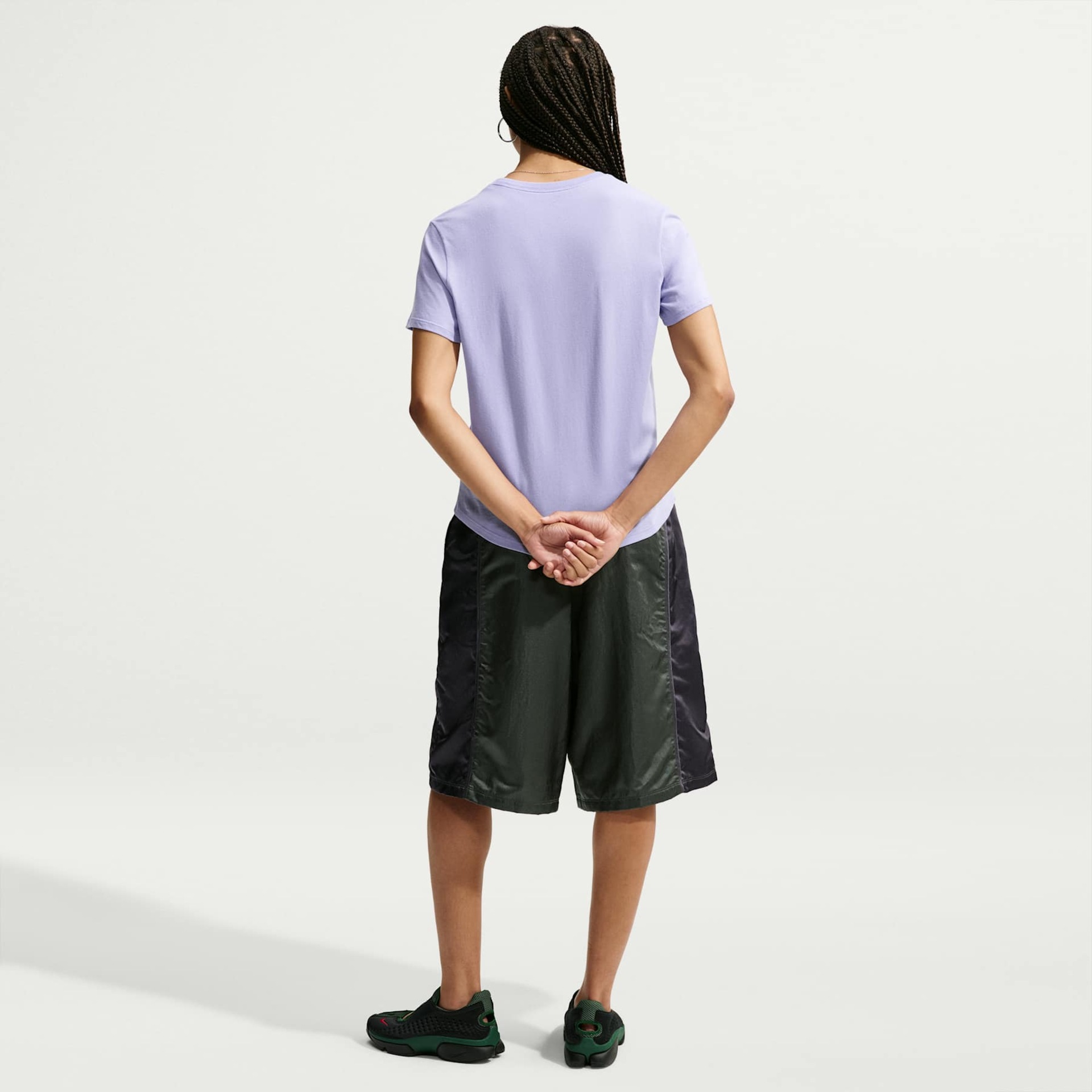 Camiseta Nike Sportswear Club Essentials Feminina - Foto 5