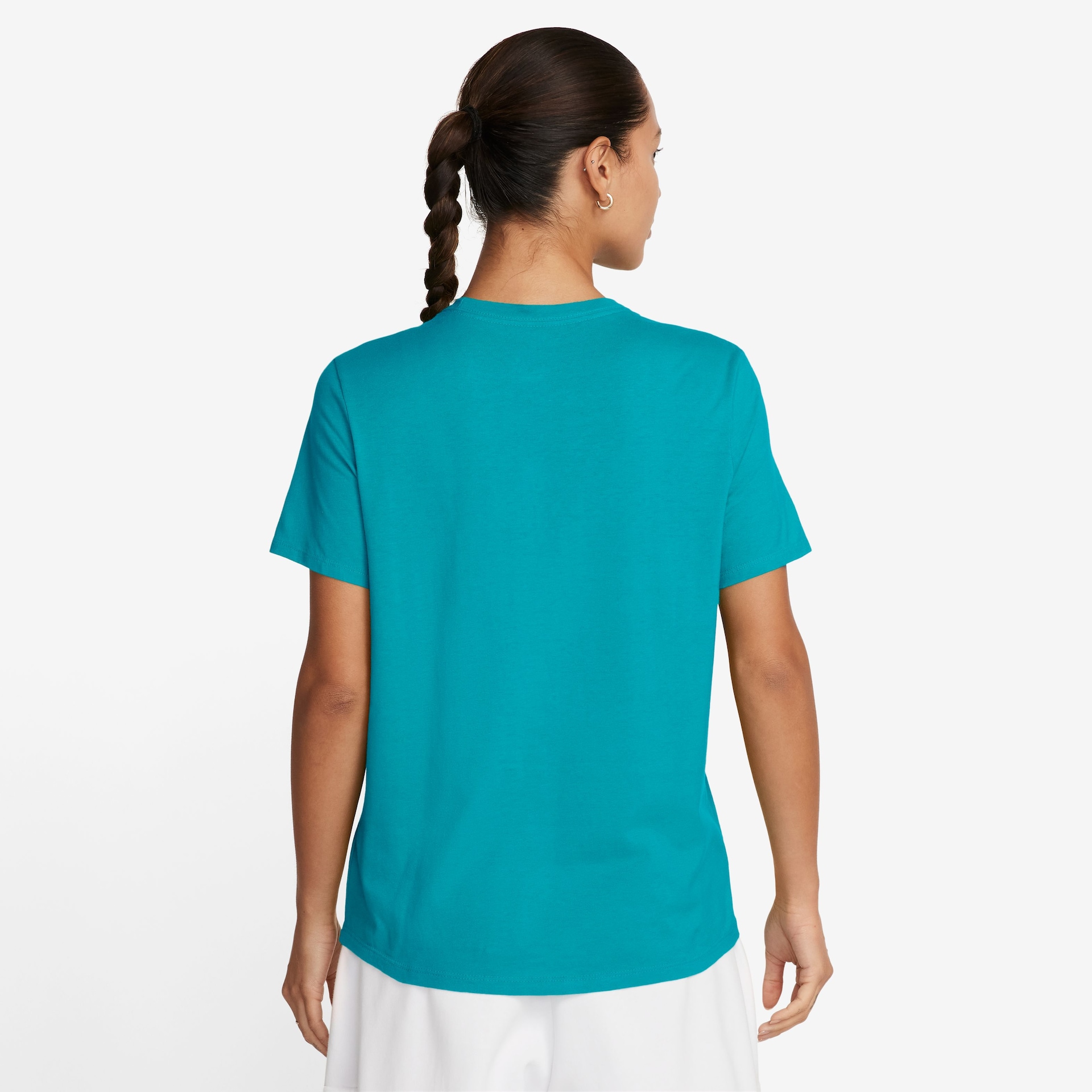 Camiseta Nike Sportswear Club Essentials Feminina - Foto 2