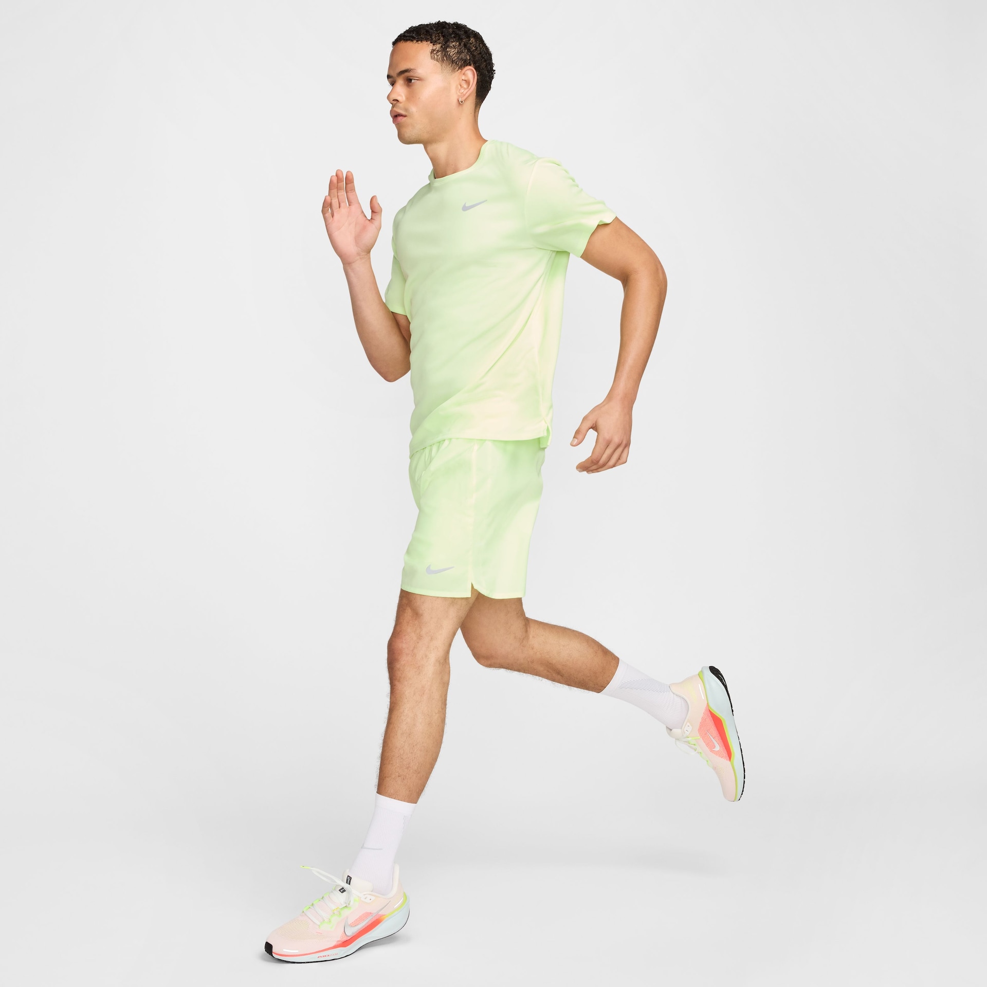 Camiseta Nike Dri-FIT UV Miller Masculina - Foto 3
