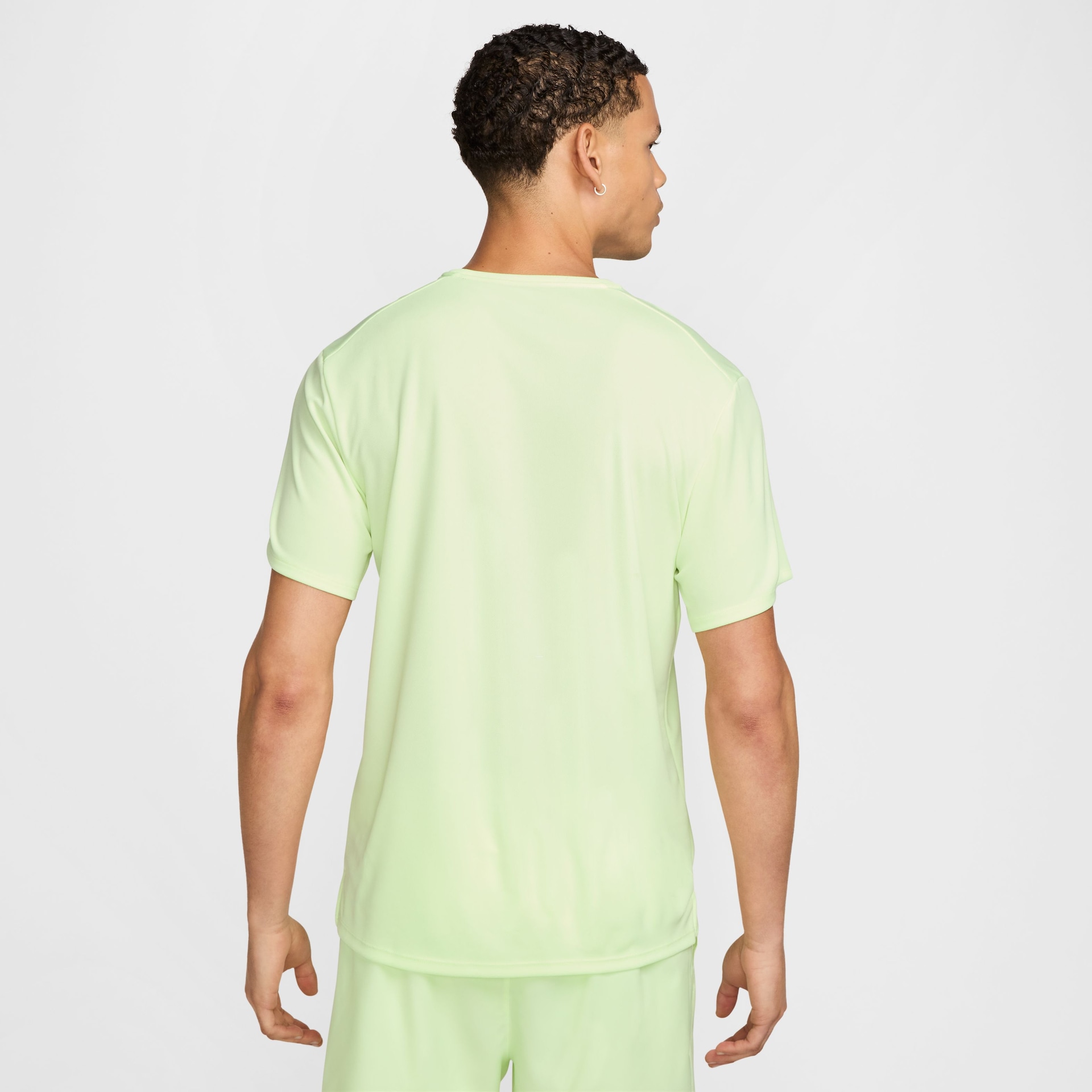 Camiseta Nike Dri-FIT UV Miller Masculina - Foto 2