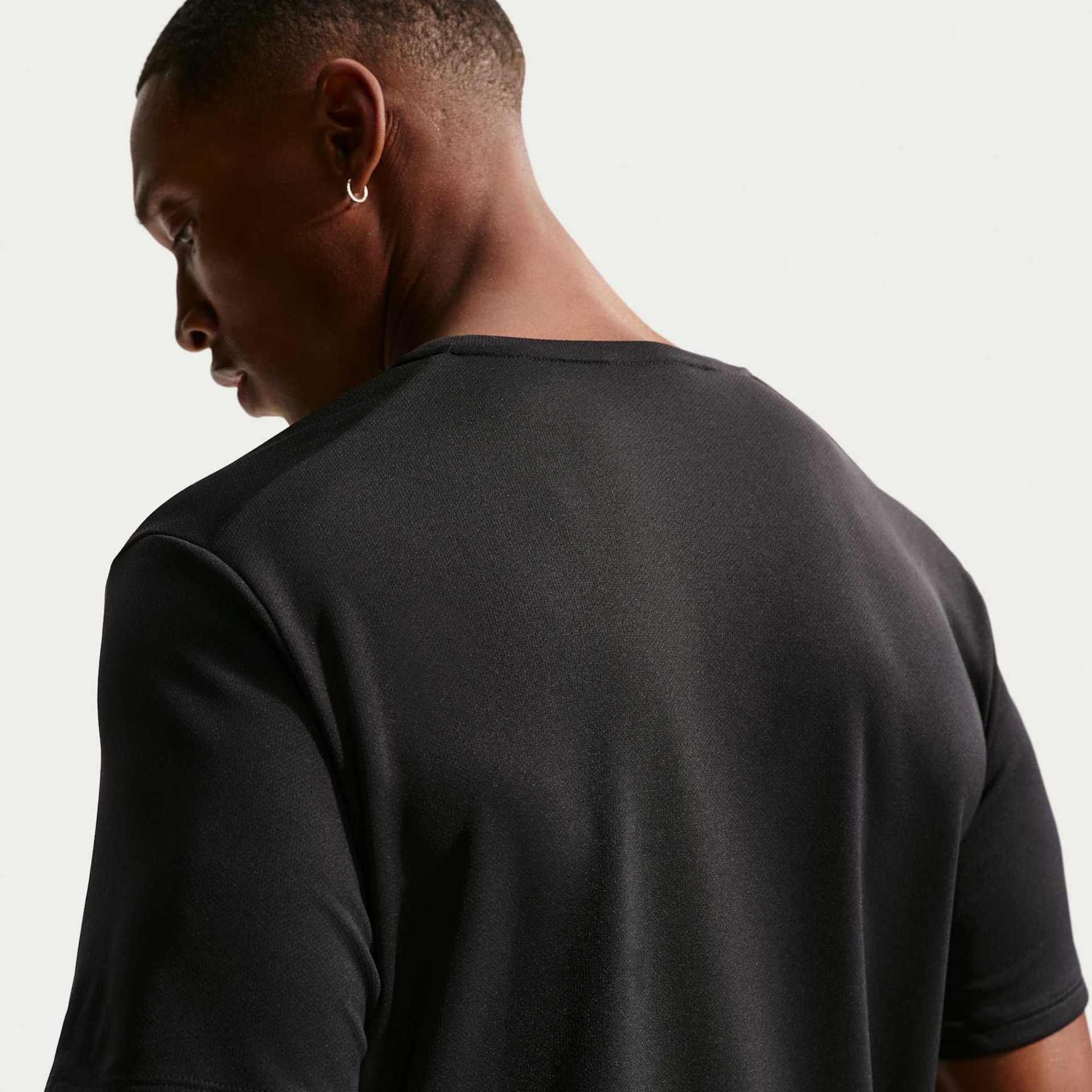 Camiseta Nike Dri-FIT UV Miller Masculina - Foto 2