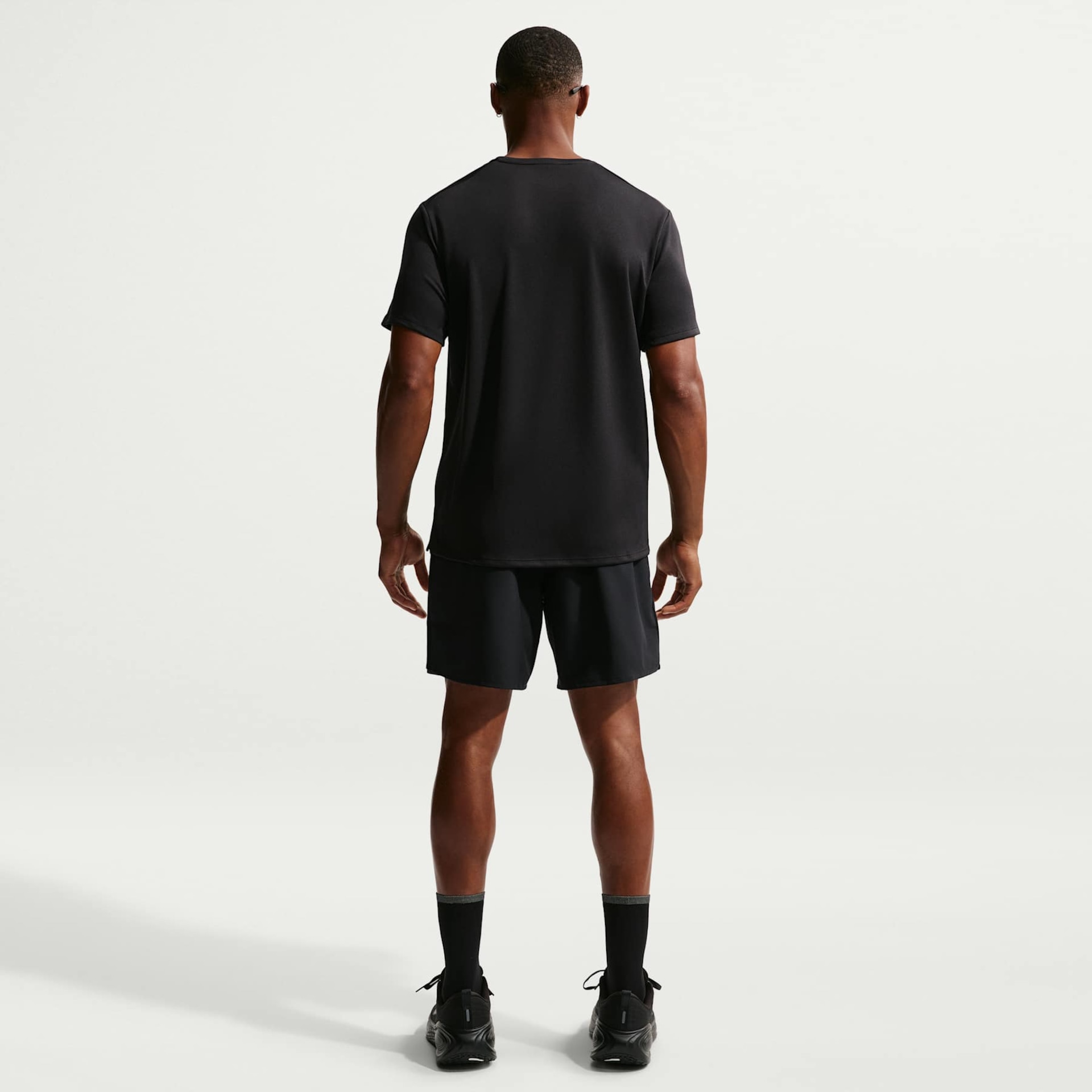Camiseta Nike Dri-FIT UV Miller Masculina - Foto 12