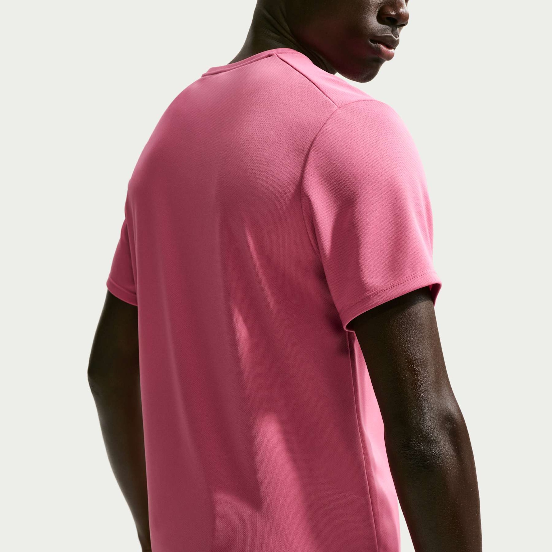 Camiseta Nike Dri-FIT UV Miller Masculina - Foto 2