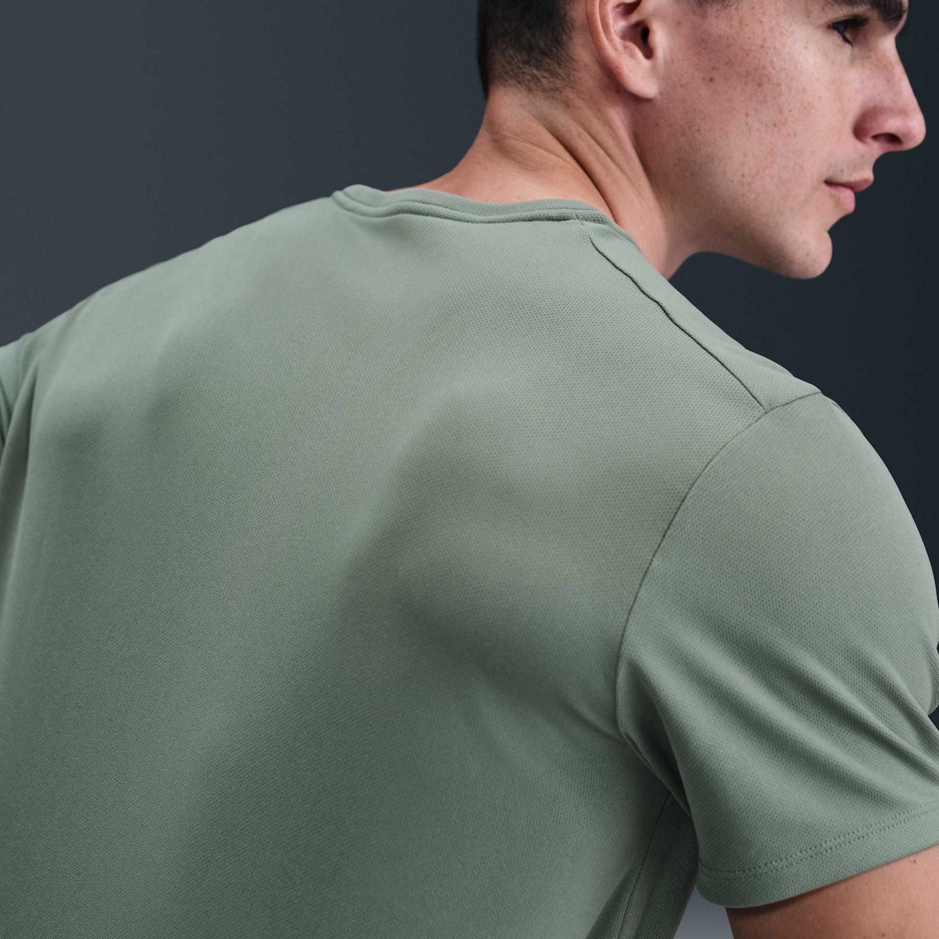 Camiseta Nike Dri-FIT UV Miller Masculina - Foto 2