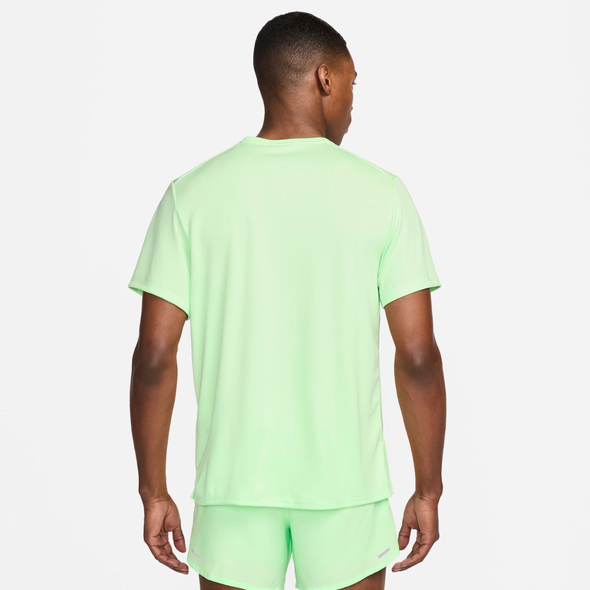 Camiseta Nike Dri-FIT UV Miller Masculina - Foto 2
