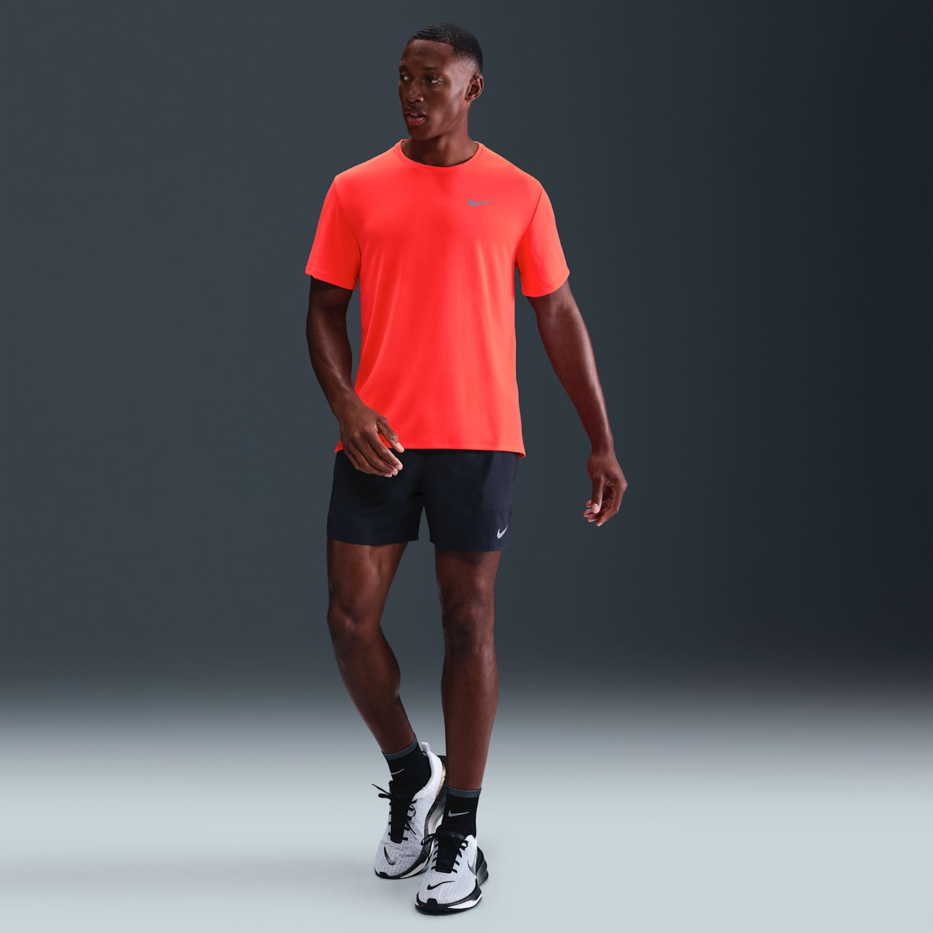 Camiseta Nike Dri-FIT UV Miller Masculina - Foto 4