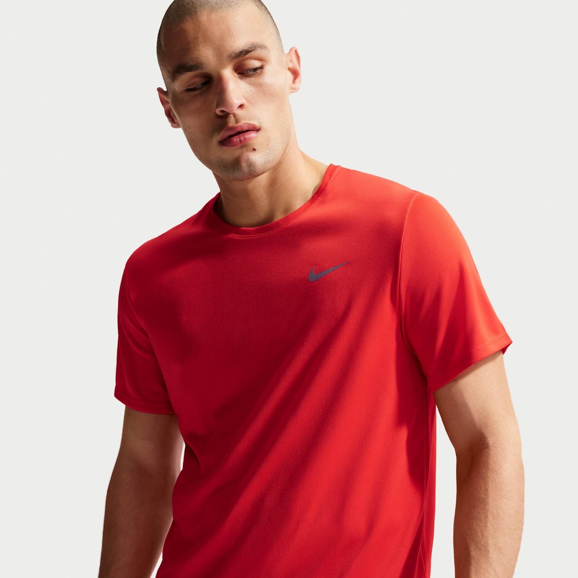 Camiseta Nike Dri-FIT UV Miller Masculina - Foto 1