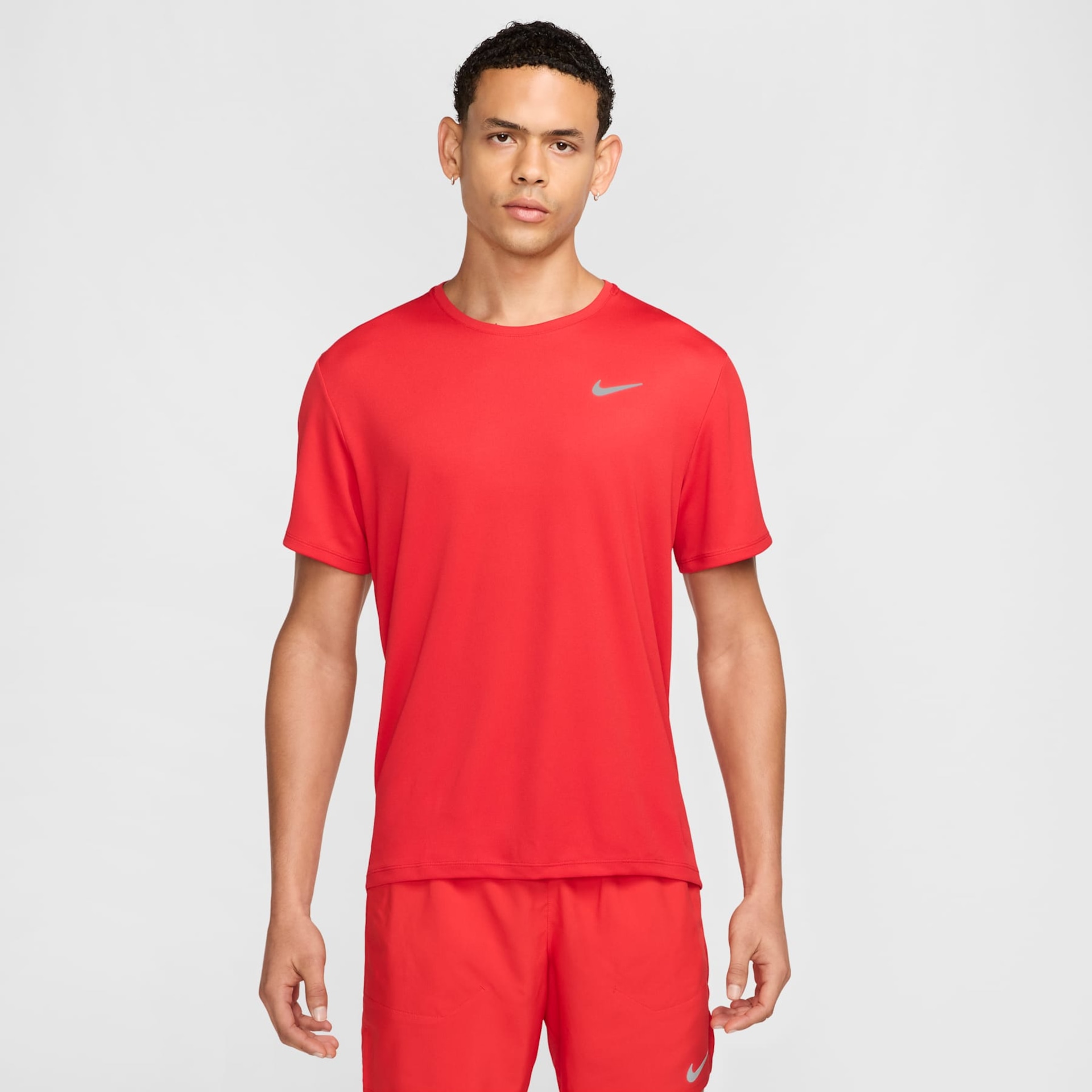 Camiseta Nike Dri-FIT UV Miller Masculina - Foto 1