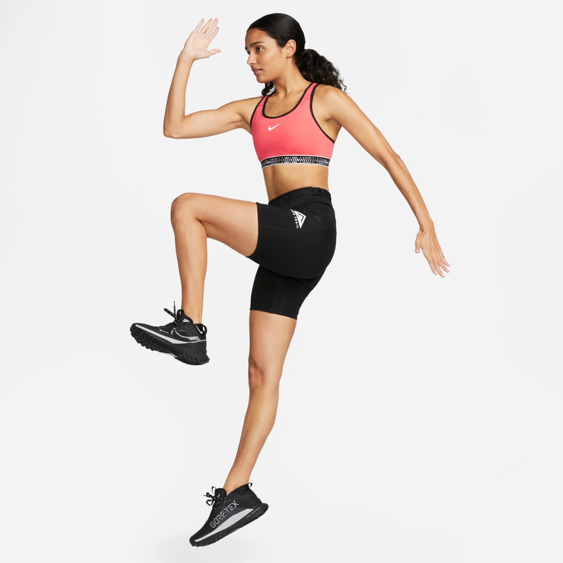Top Nike Swoosh On The Run Feminino - Foto 8