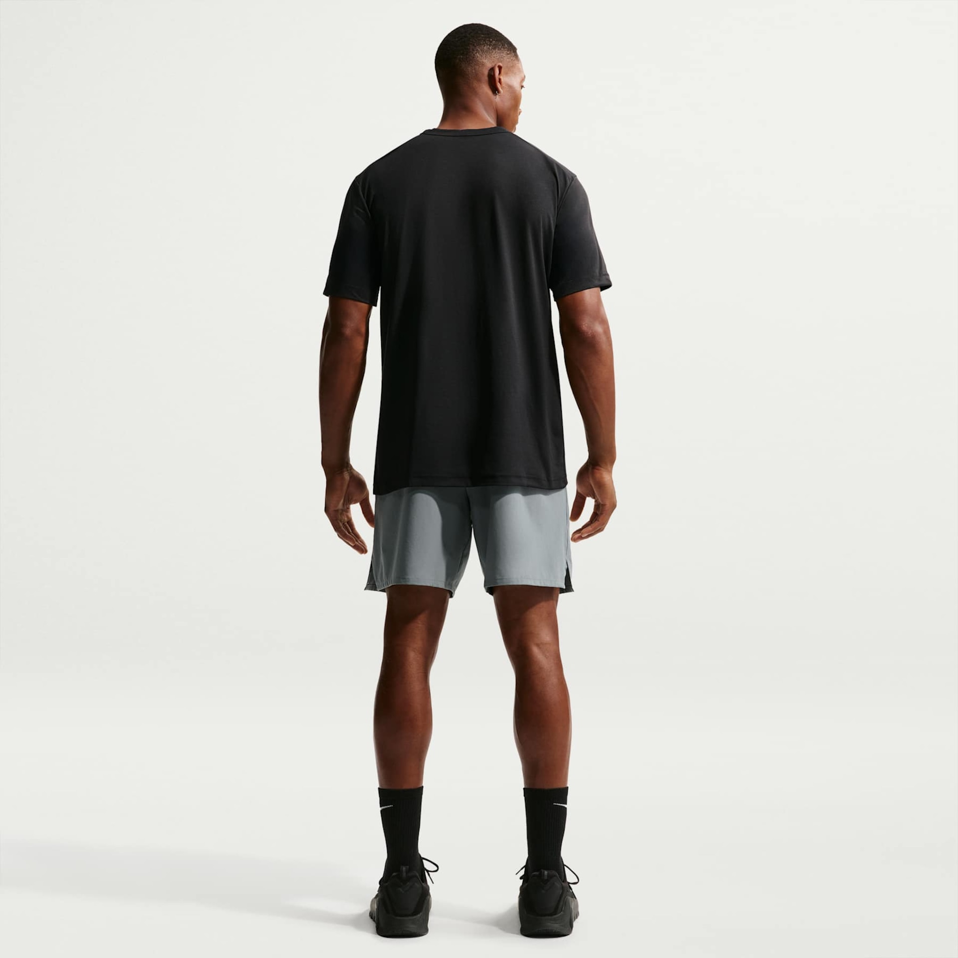 Camiseta Nike Hyverse Dri-FIT UV Masculina - Foto 9