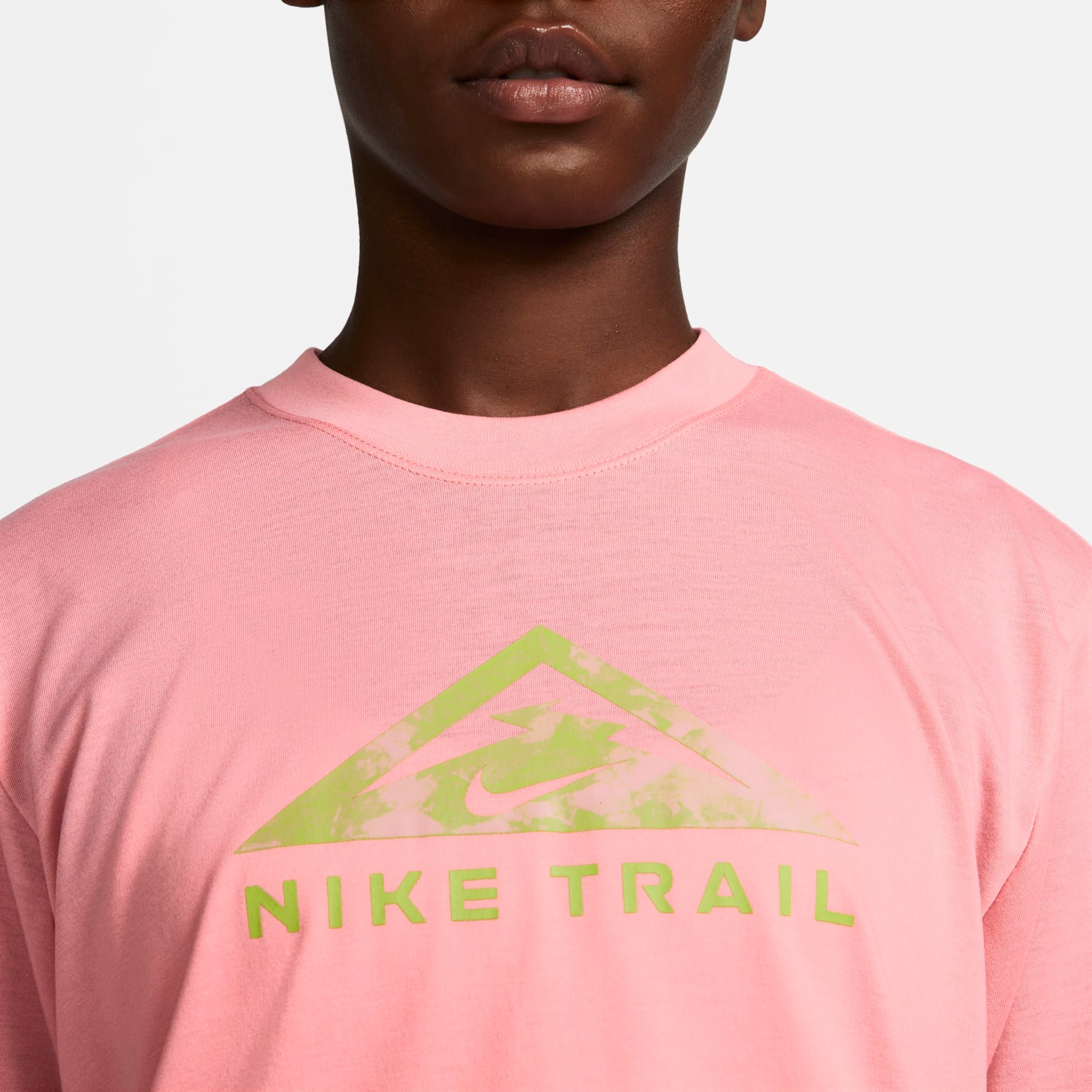 Camiseta Nike Dri-FIT Trail Feminina - Foto 2