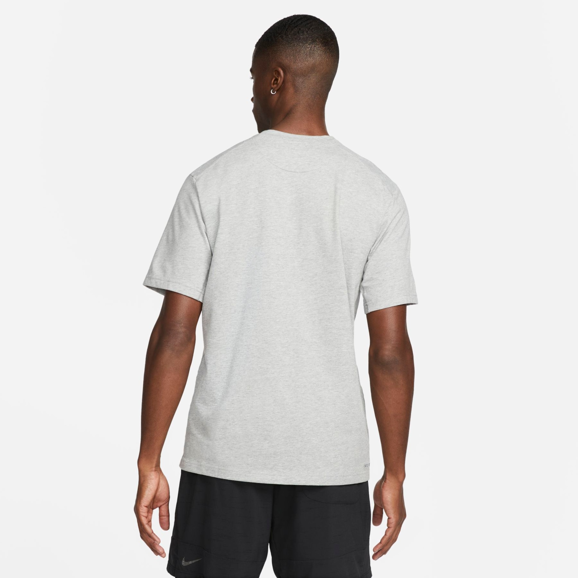 Camiseta Nike Dri-FIT Primary Statement Masculina - Foto 2
