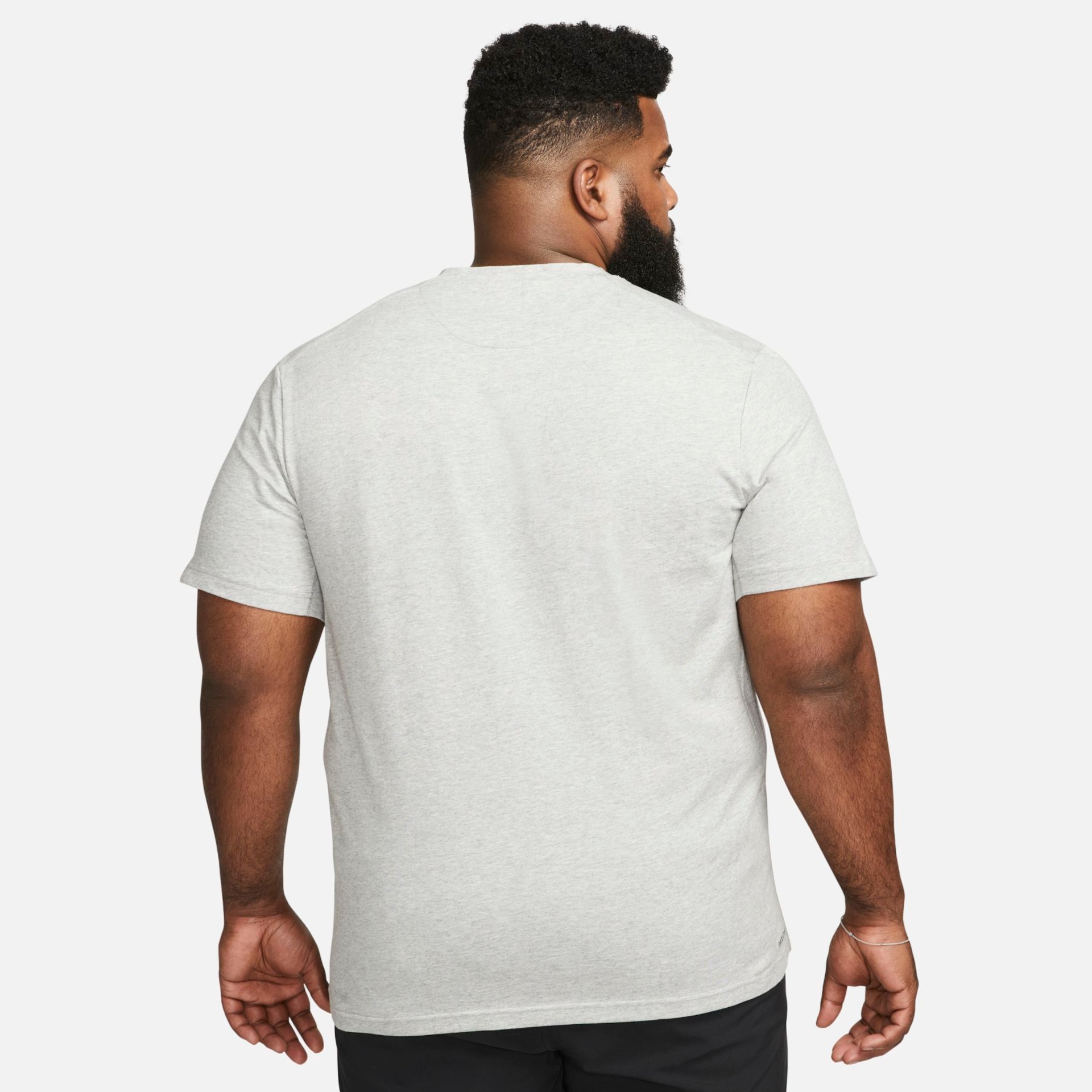 Camiseta Nike Dri-FIT Primary Statement Masculina - Foto 9