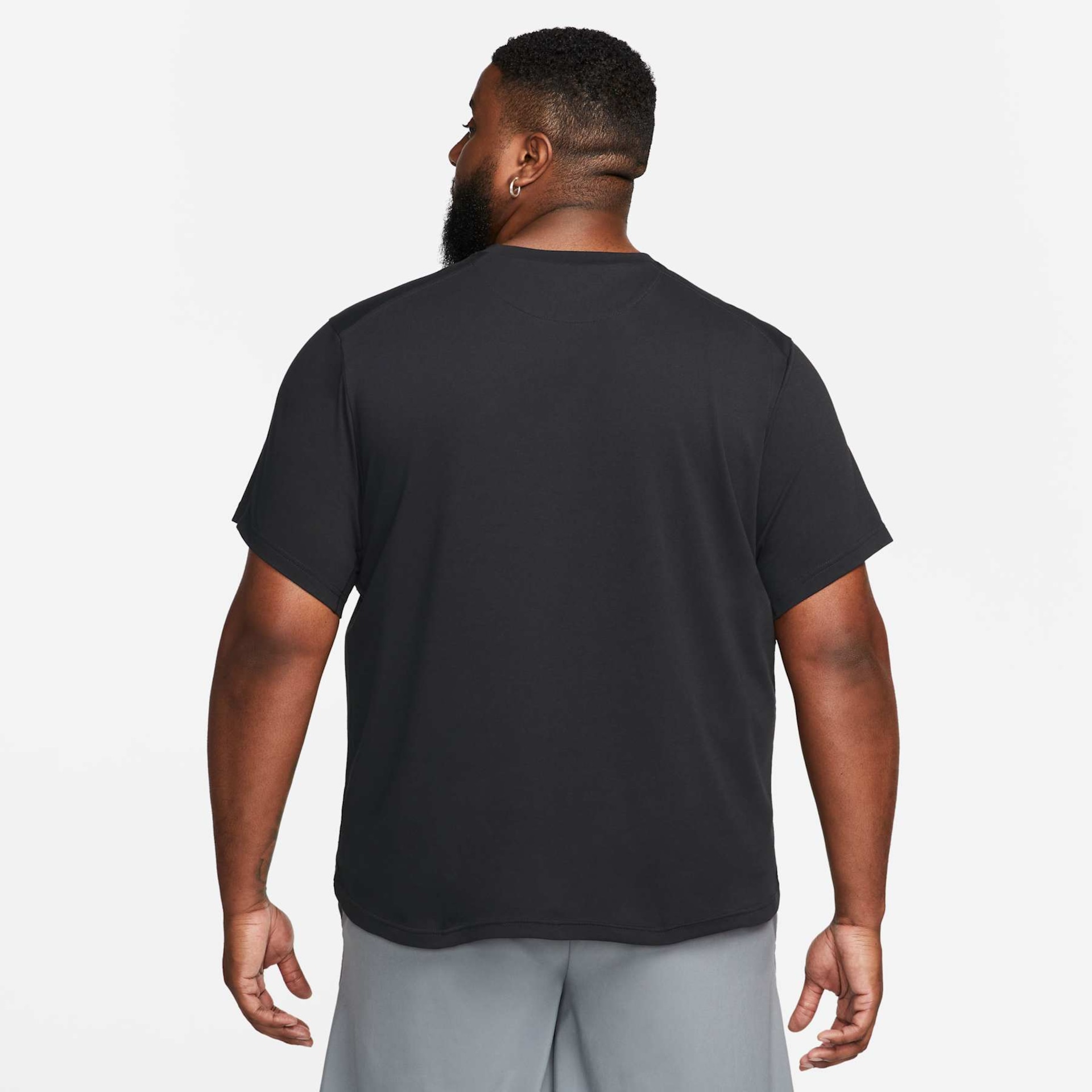 Camiseta Nike Dri-FIT Primary Statement Masculina - Foto 9