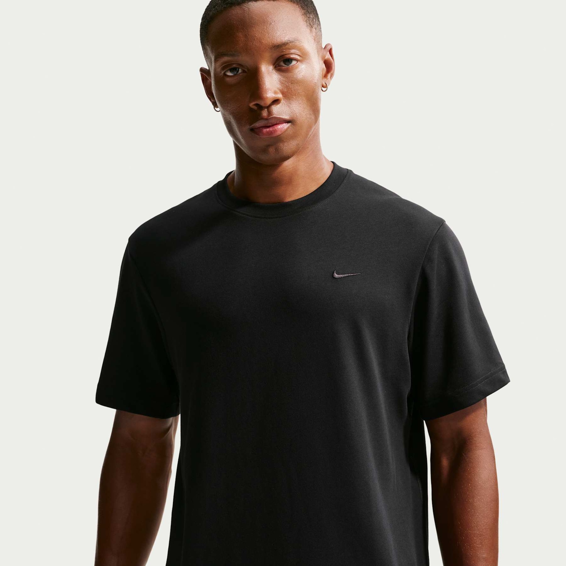 Camiseta Nike Dri-FIT Primary Statement Masculina - Foto 13