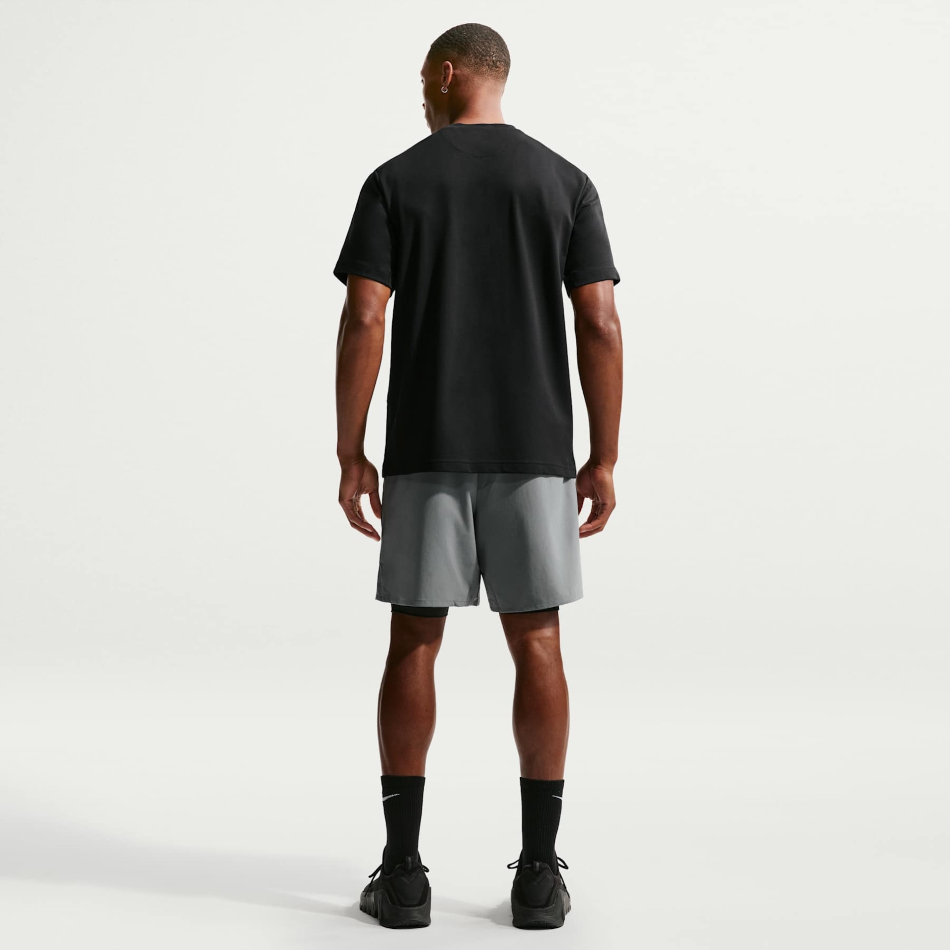 Camiseta Nike Dri-FIT Primary Statement Masculina - Foto 17