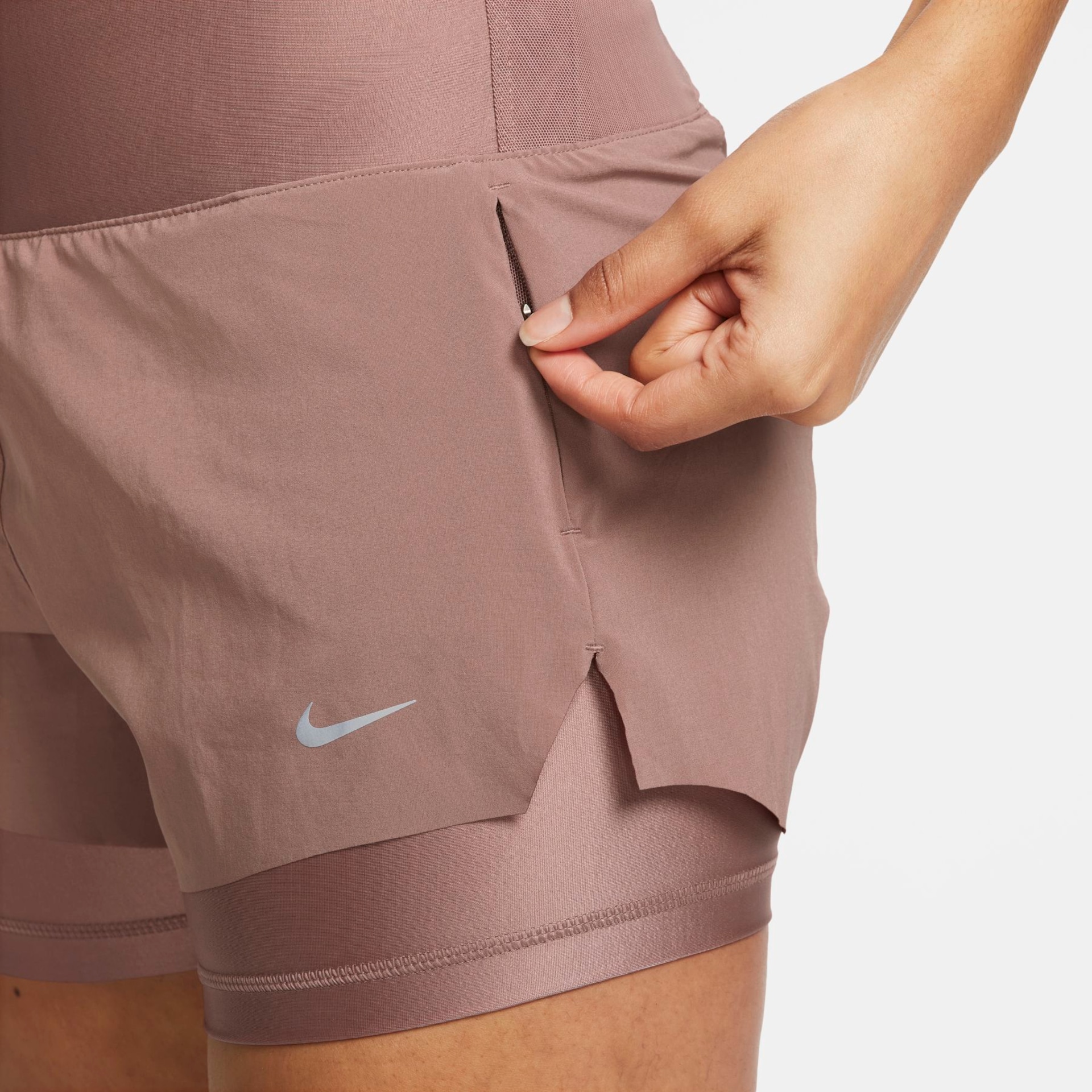 Shorts Nike Dri-FIT Swift Feminino - Foto 4