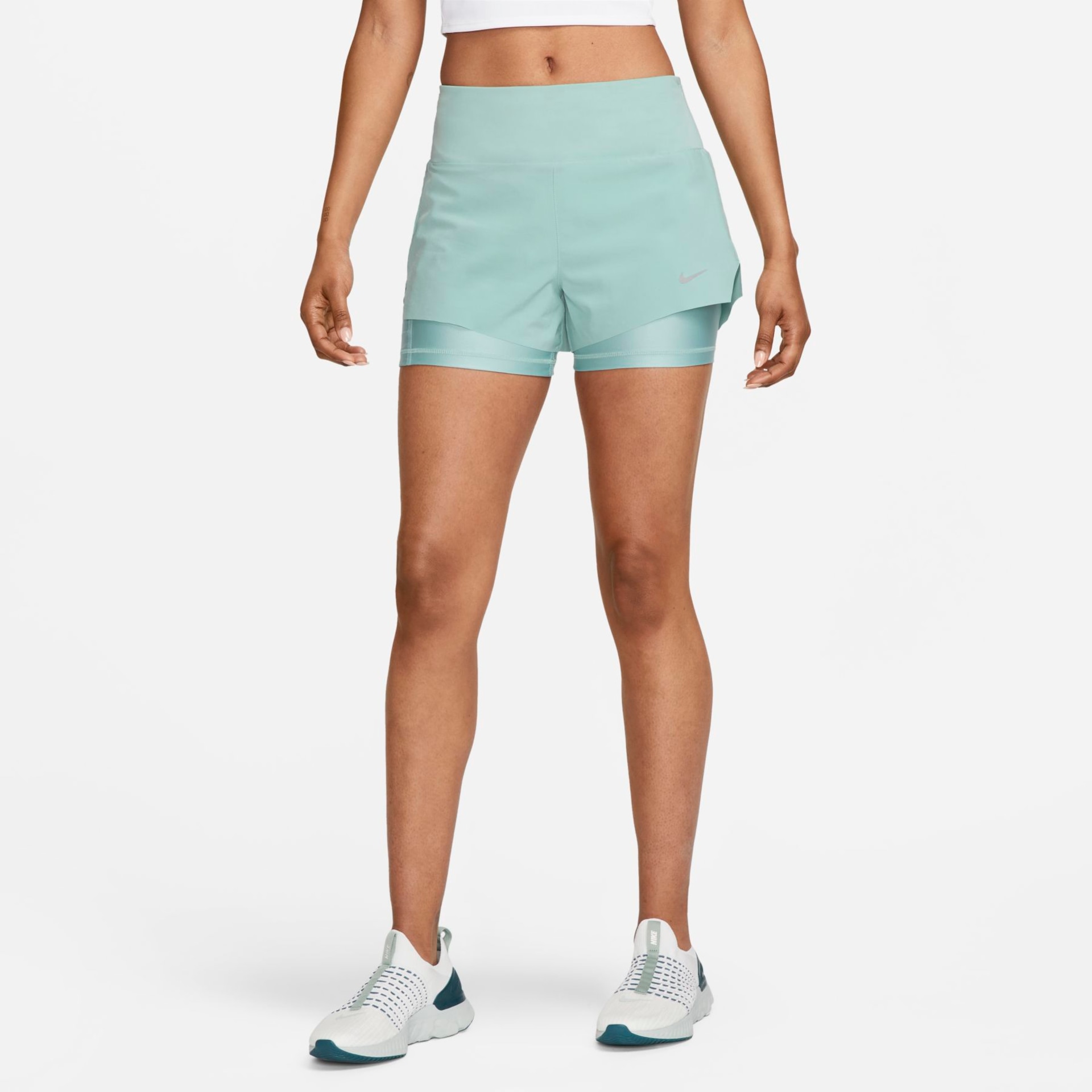 Shorts Nike Dri-FIT Swift Feminino - Foto 1