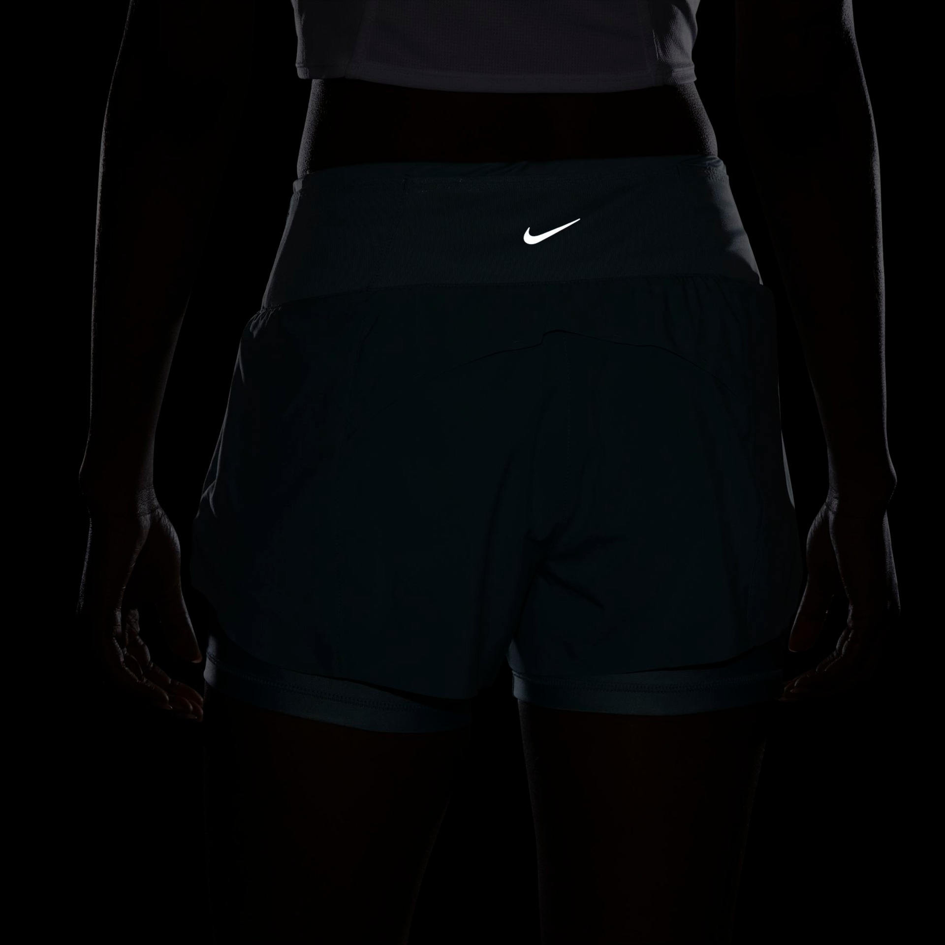 Shorts Nike Dri-FIT Swift Feminino - Foto 10