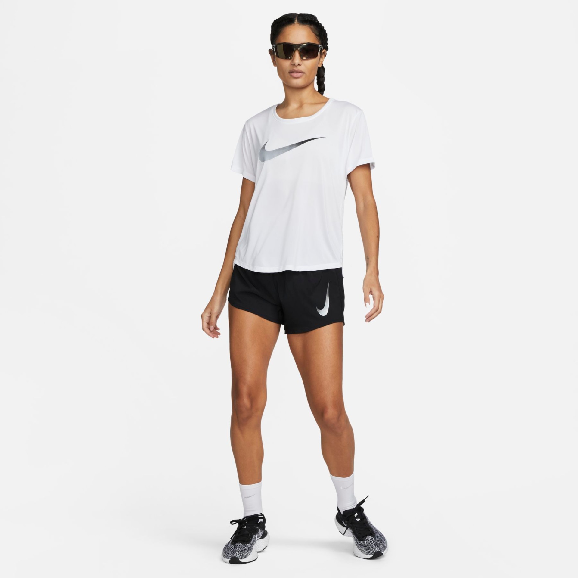 Camiseta Nike One Dri-FIT Swoosh Feminina - Foto 5