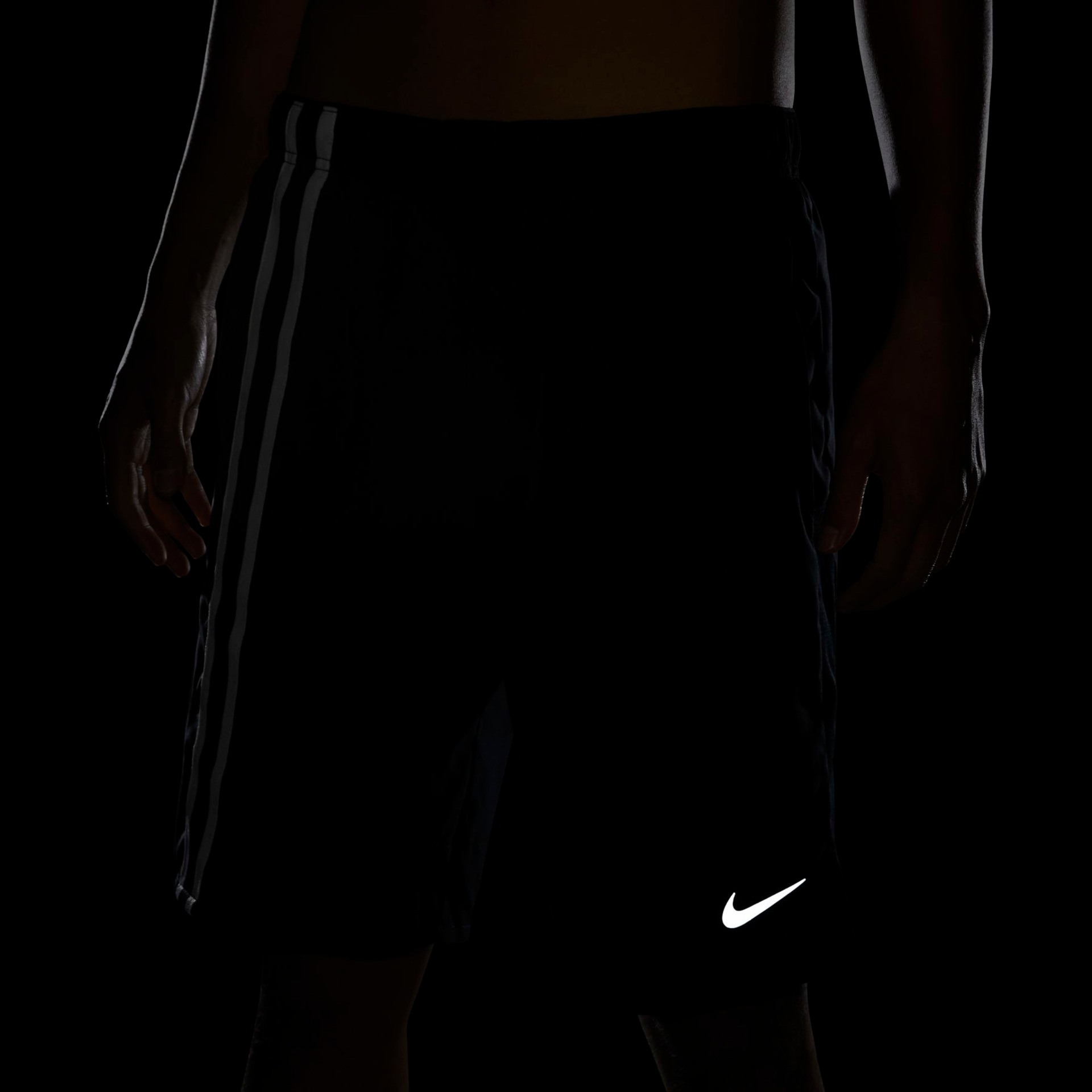 Shorts Nike Dri-FIT Challenger Masculino - Foto 7