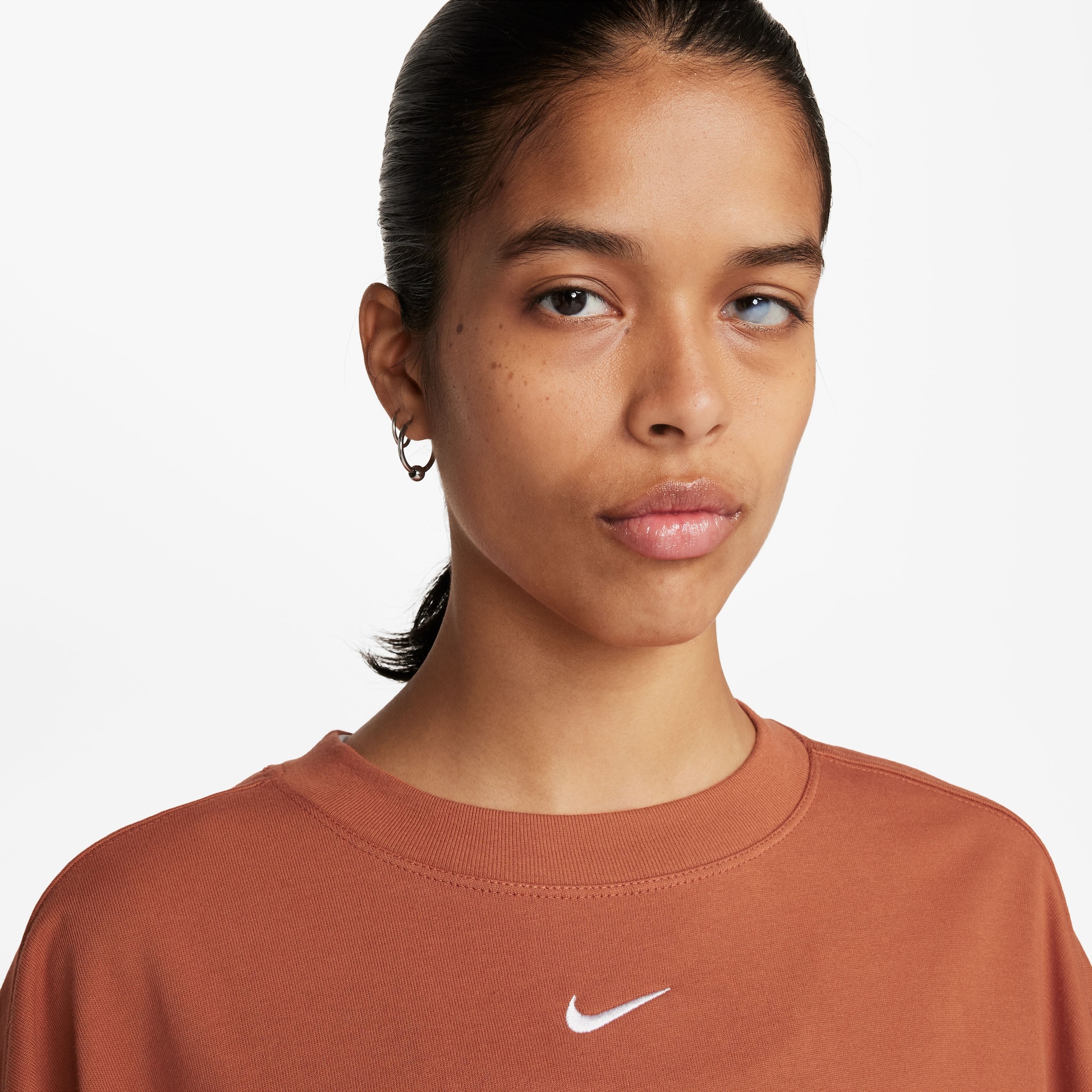 Camiseta Nike Sportswear Essential Feminina - Foto 3