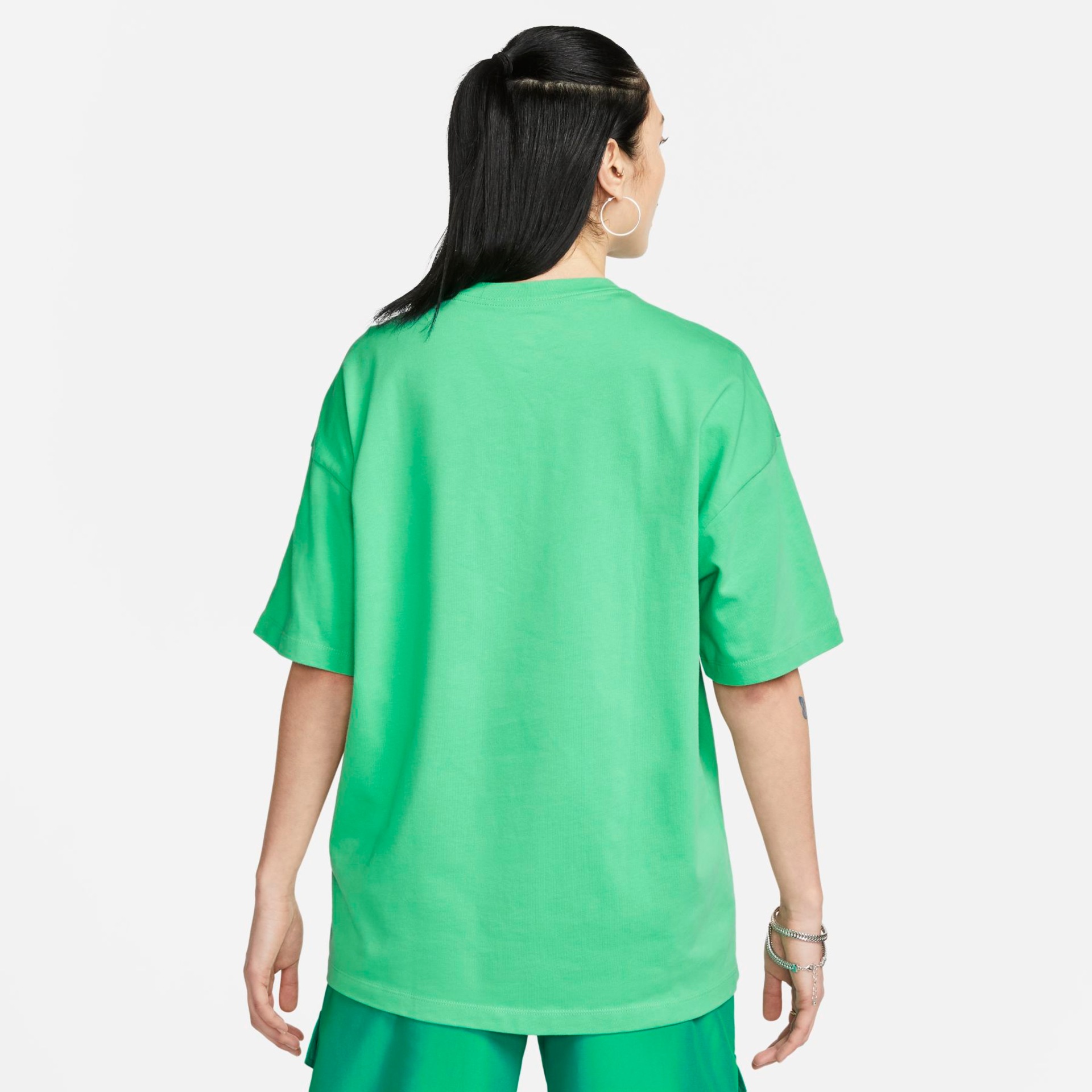 Camiseta Nike Sportswear Essential Feminina - Foto 2