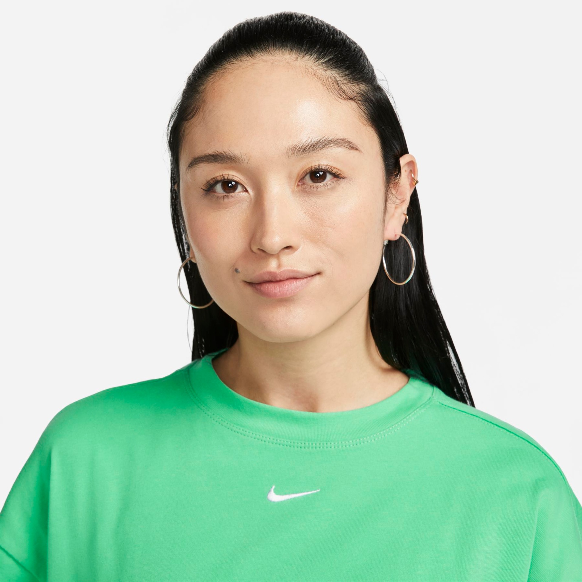 Camiseta Nike Sportswear Essential Feminina - Foto 3