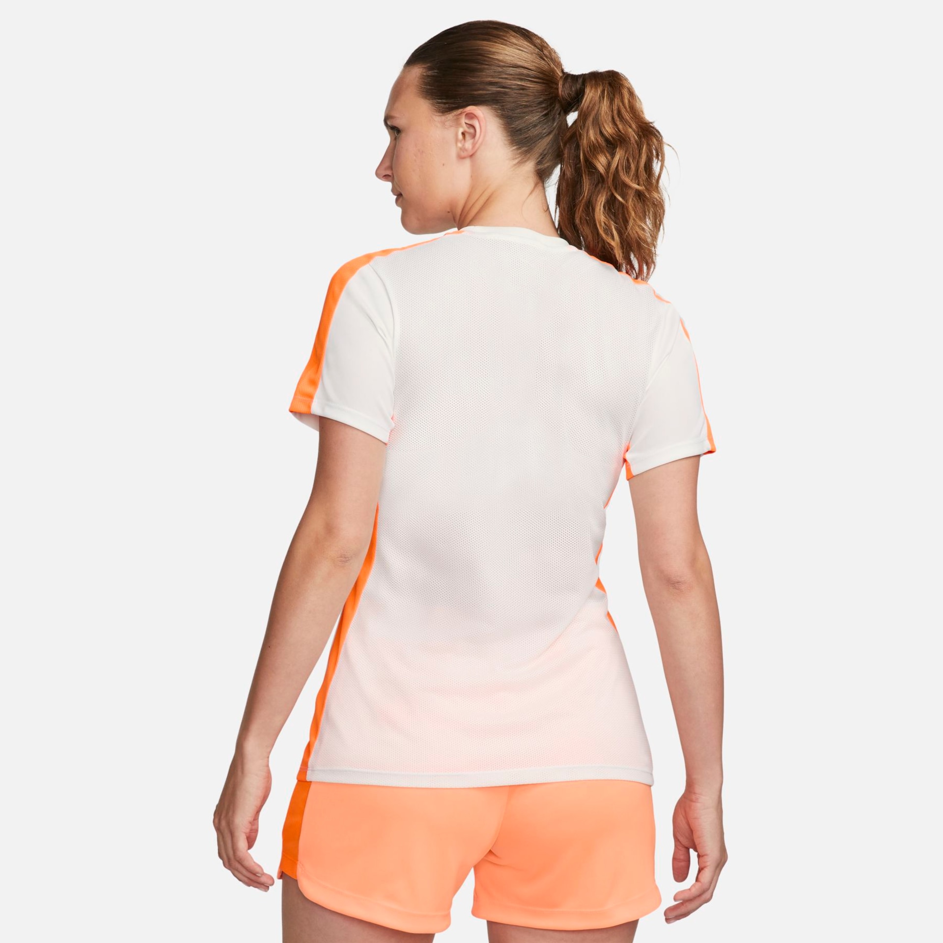 Camiseta Nike Dri-FIT Academy Feminina - Foto 2