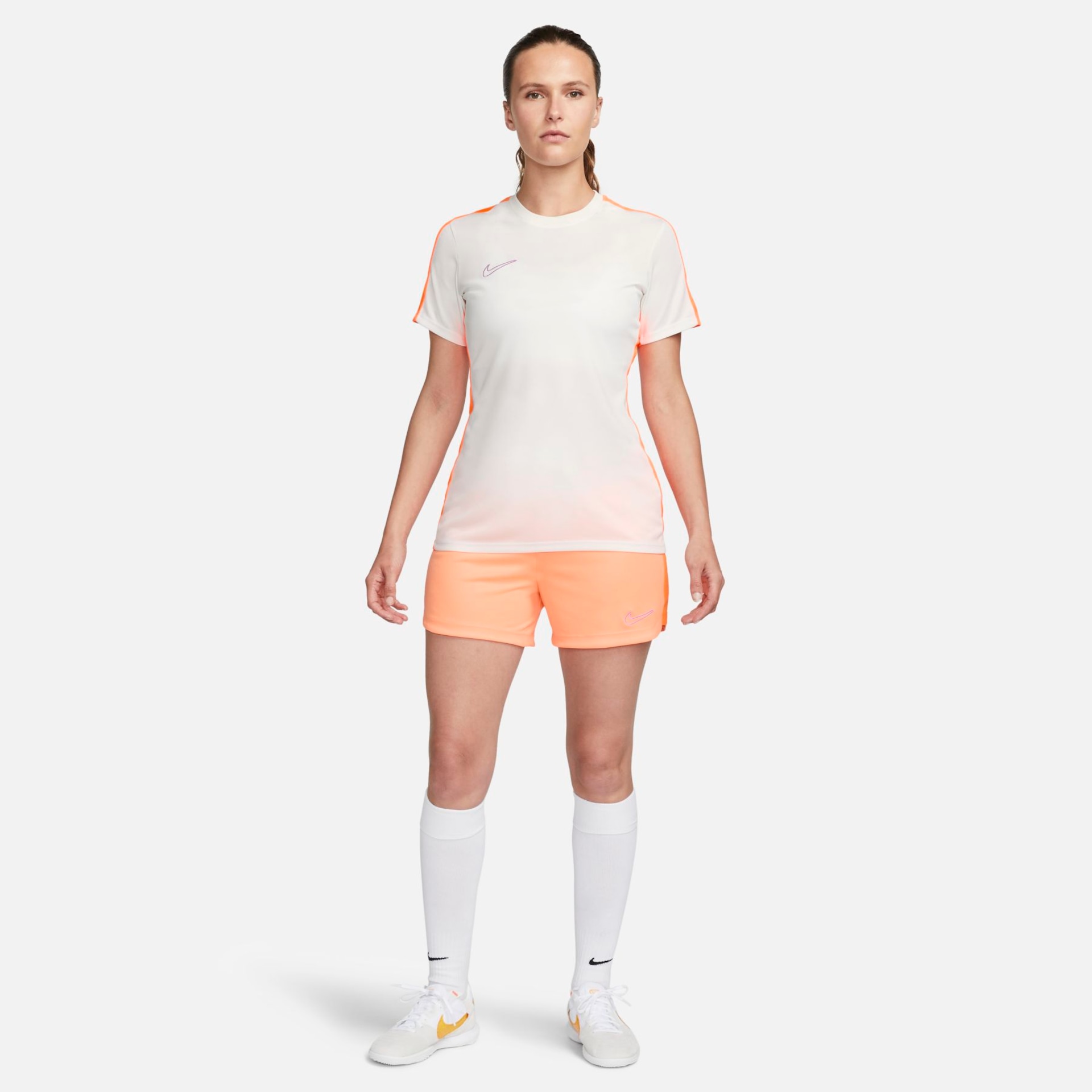 Camiseta Nike Dri-FIT Academy Feminina - Foto 5