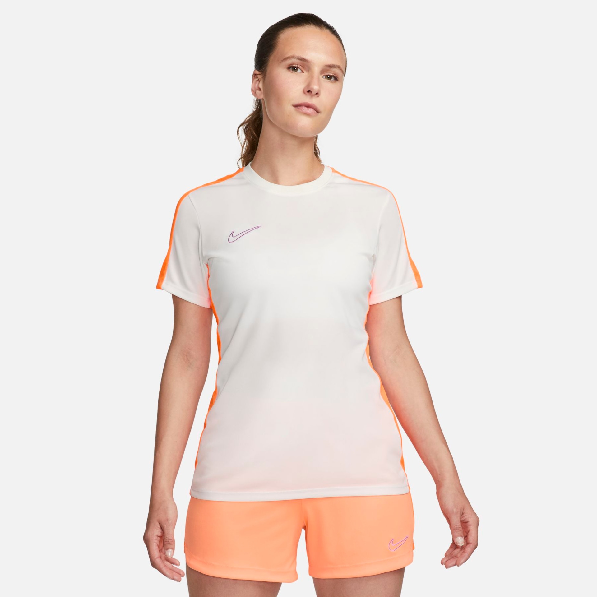 Camiseta Nike Dri-FIT Academy Feminina - Foto 1