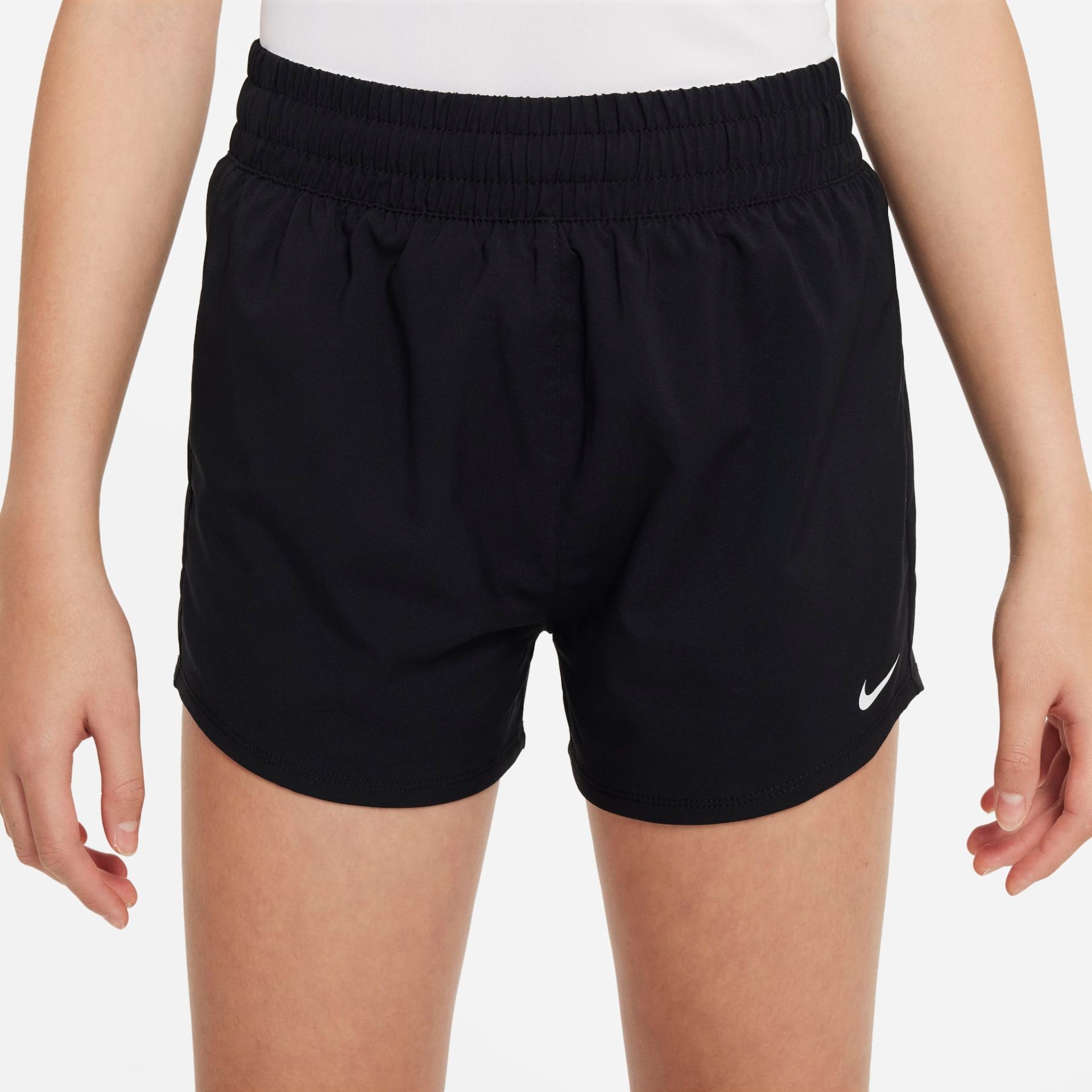 Shorts Nike Dri-FIT One Woven Infantil - Foto 2